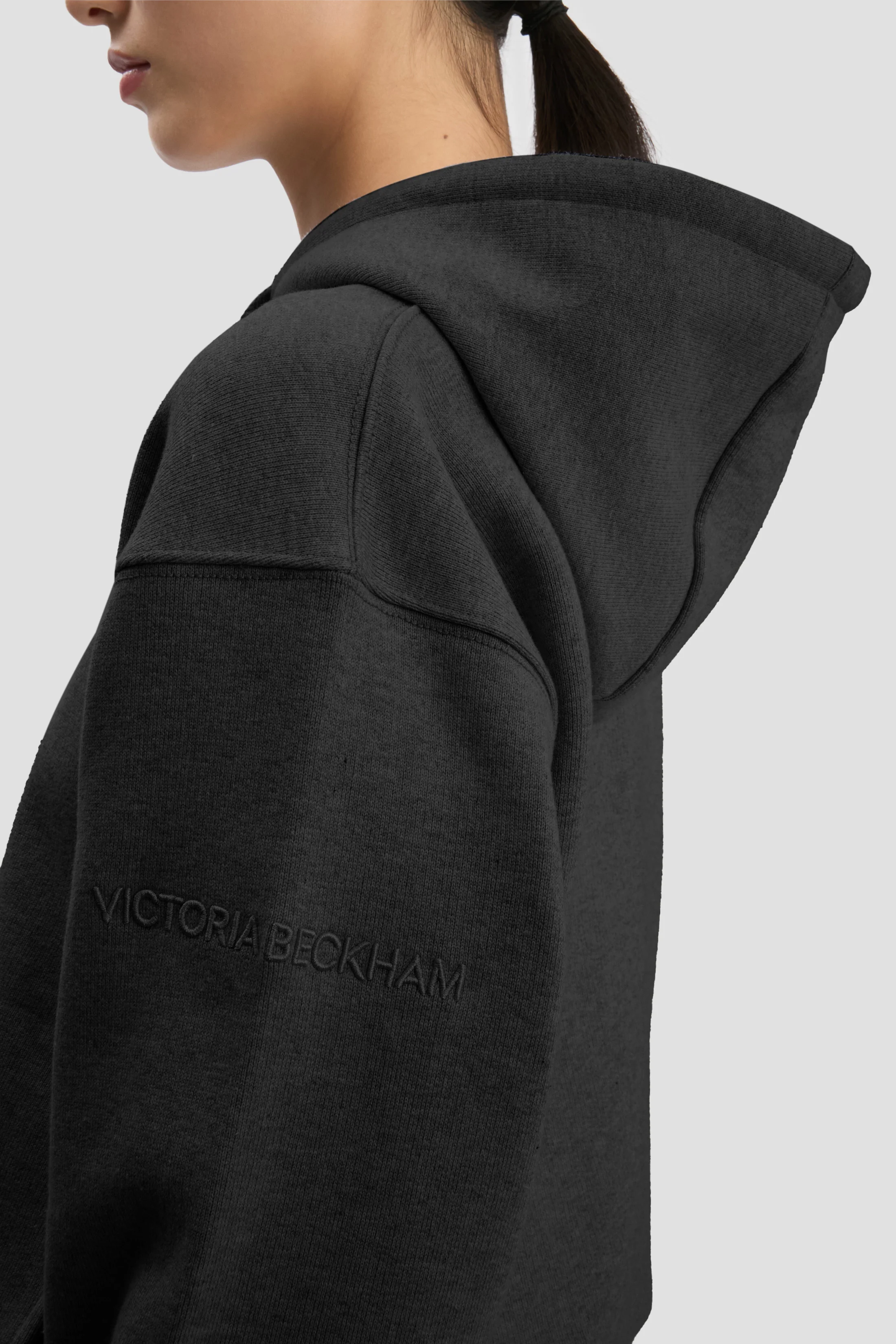 Logo Embroidered Hoodie In Black - XNAUWBI