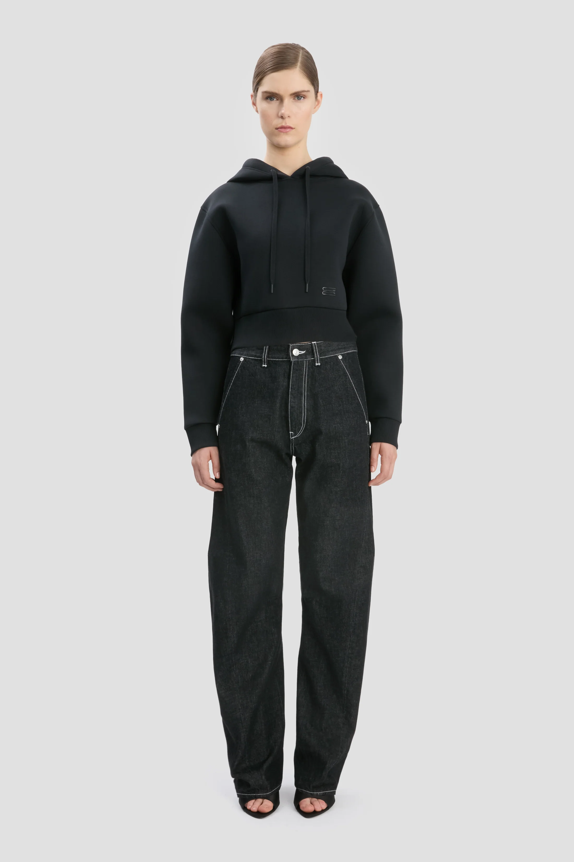 Cropped Structured Hoodie In Black - XNAUWBI