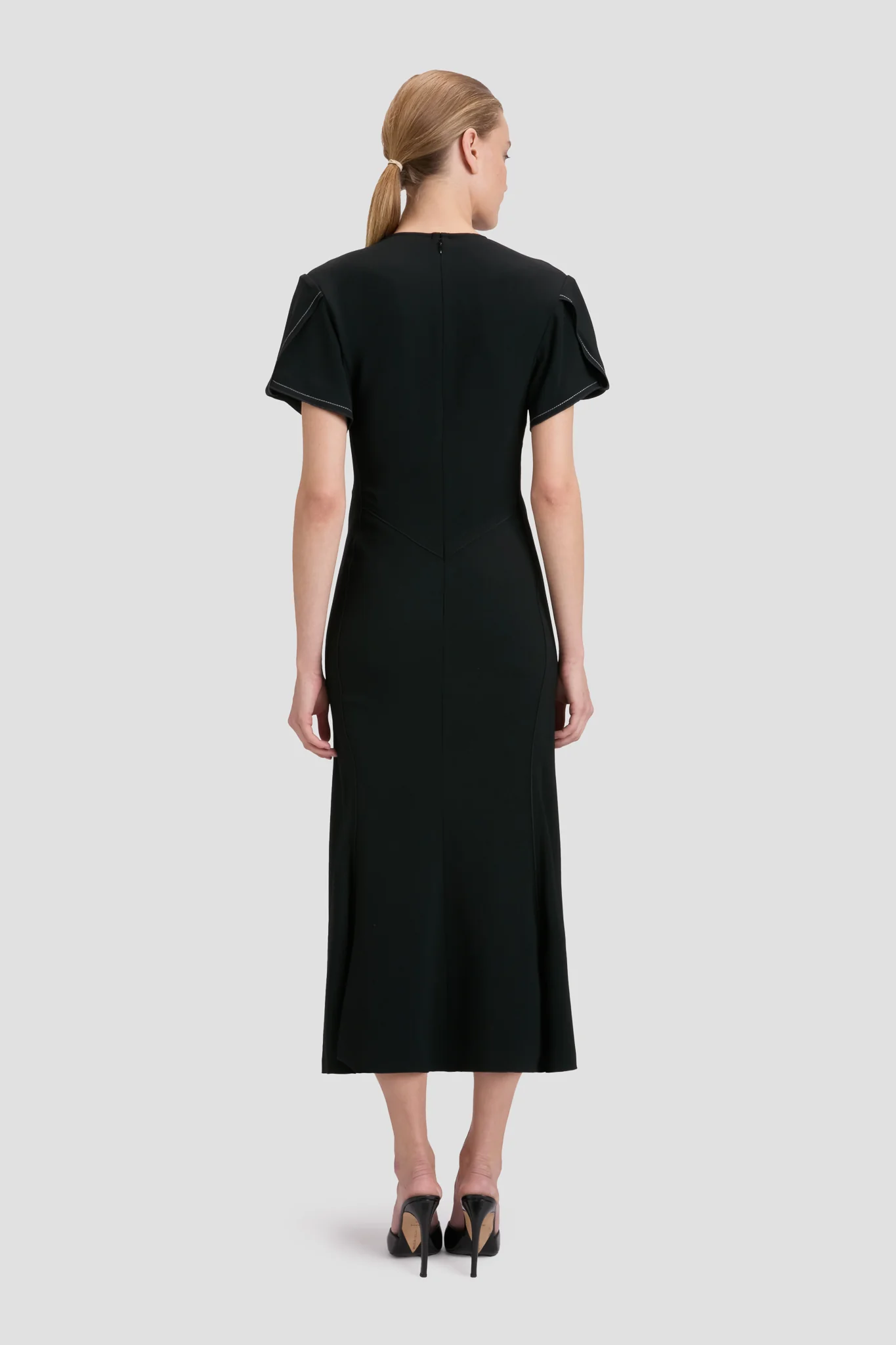 Eve Midi Dress In Black - XNAUWBI