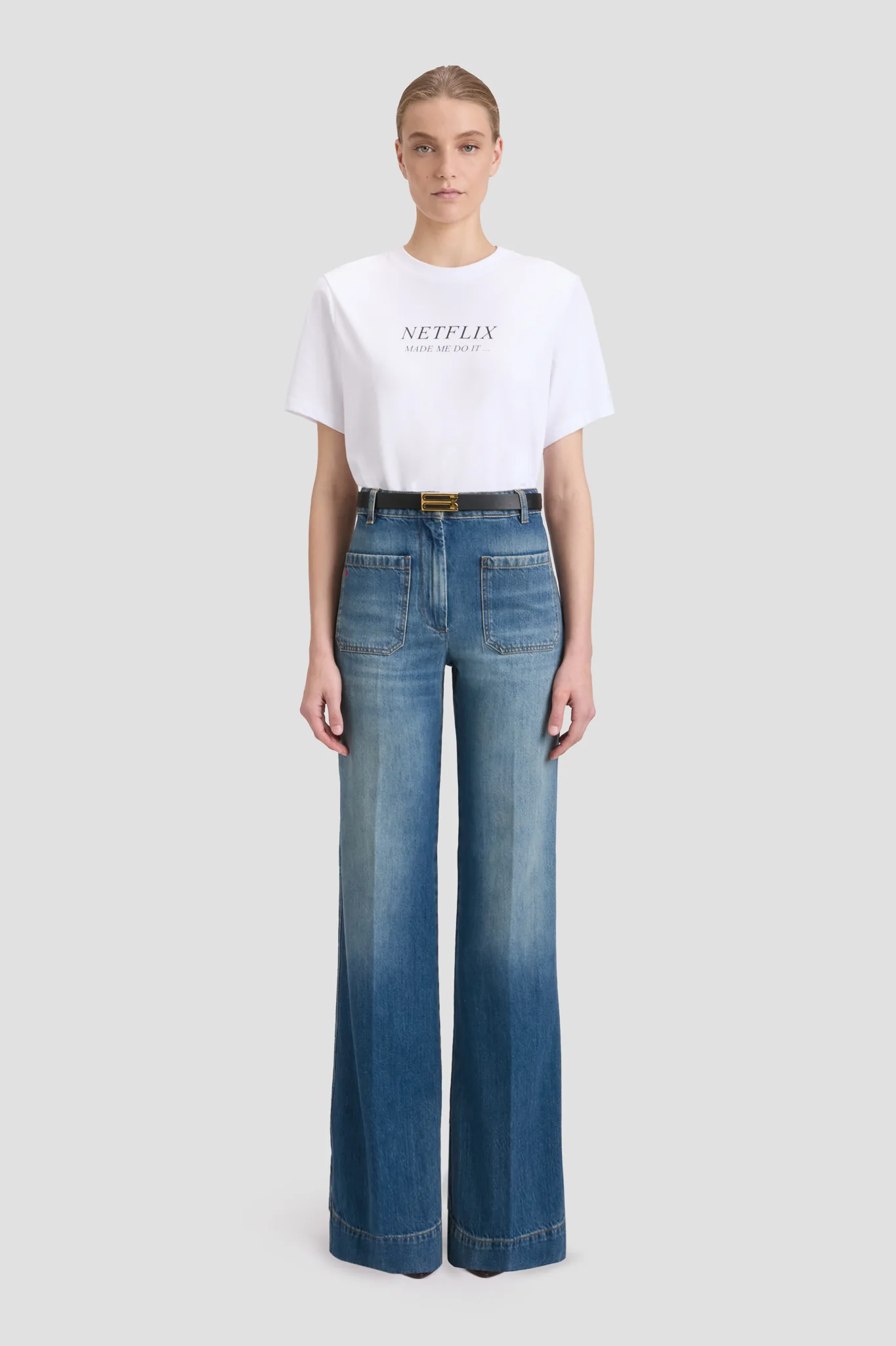 Slogan Tee In White Netflix Made Me Do It - XNAUWBI