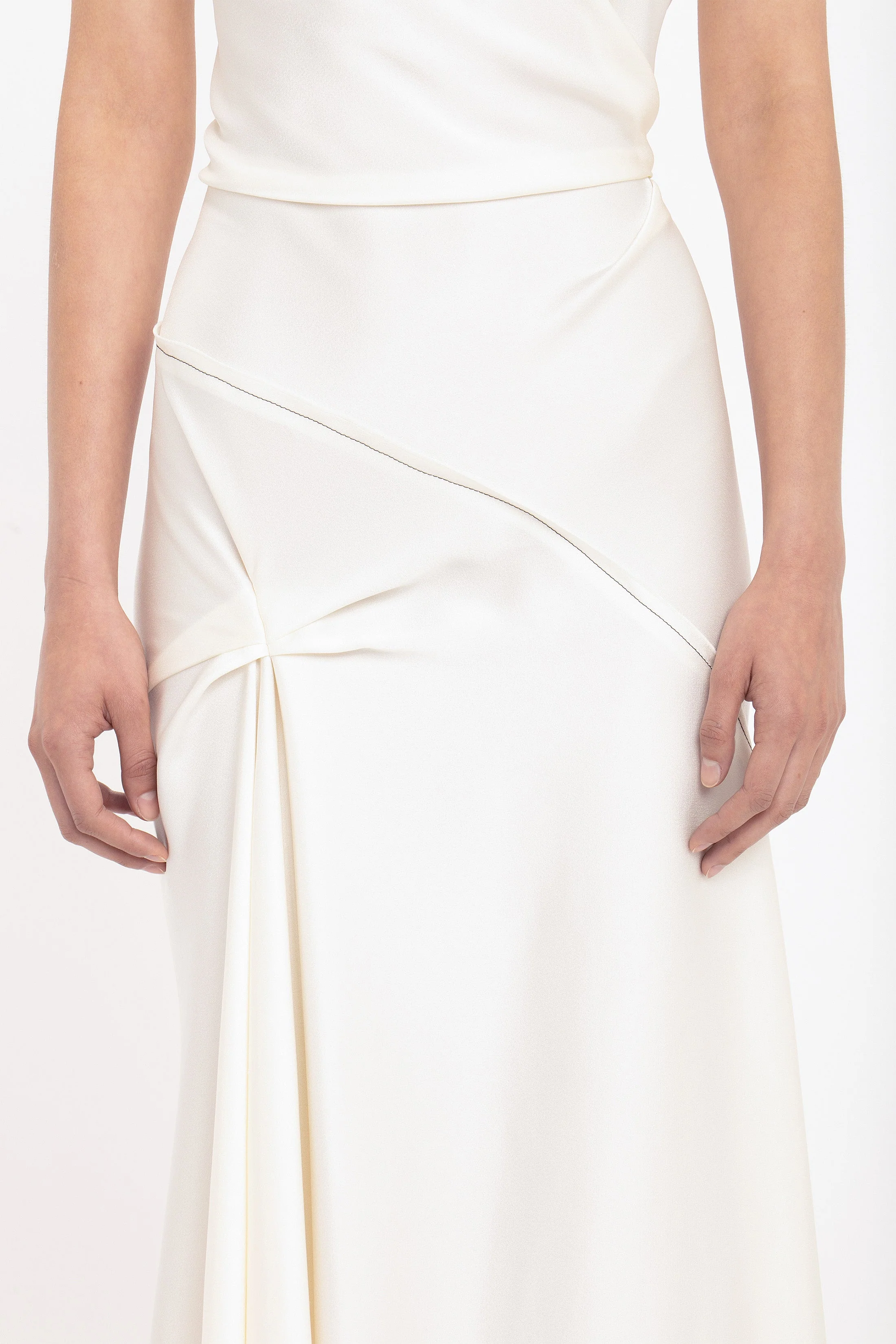 Posy Midi Dress In Ivory - XNAUWBI