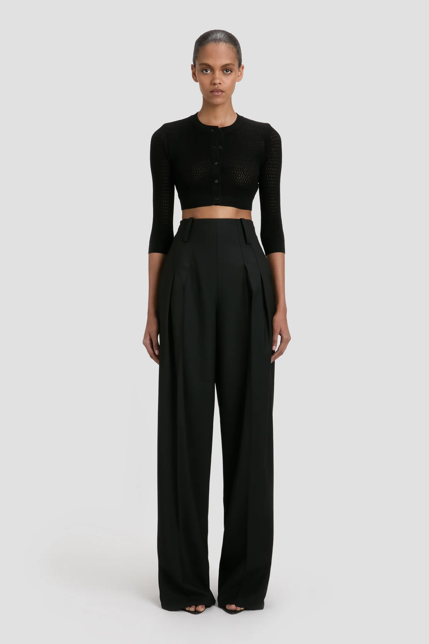 Cropped Cardigan In Black - XNAUWBI