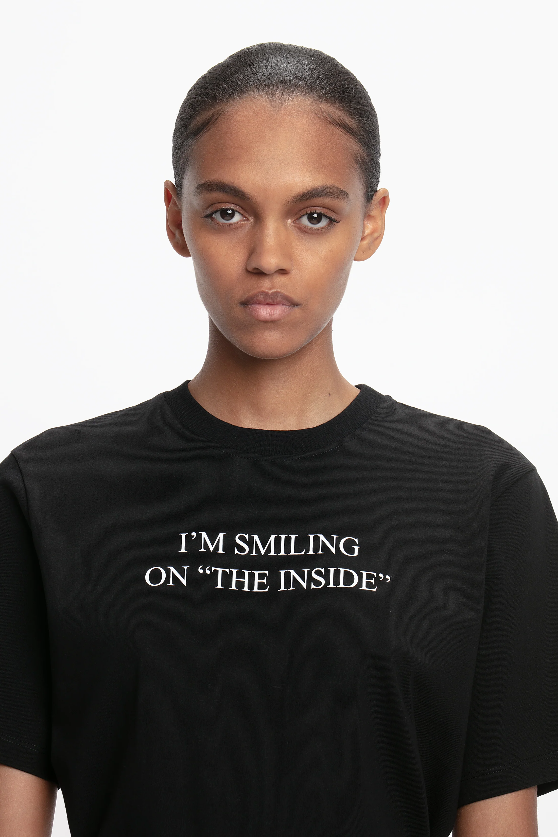 Slogan Tee in Black I'm Smiling On The Inside - XNAUWBI