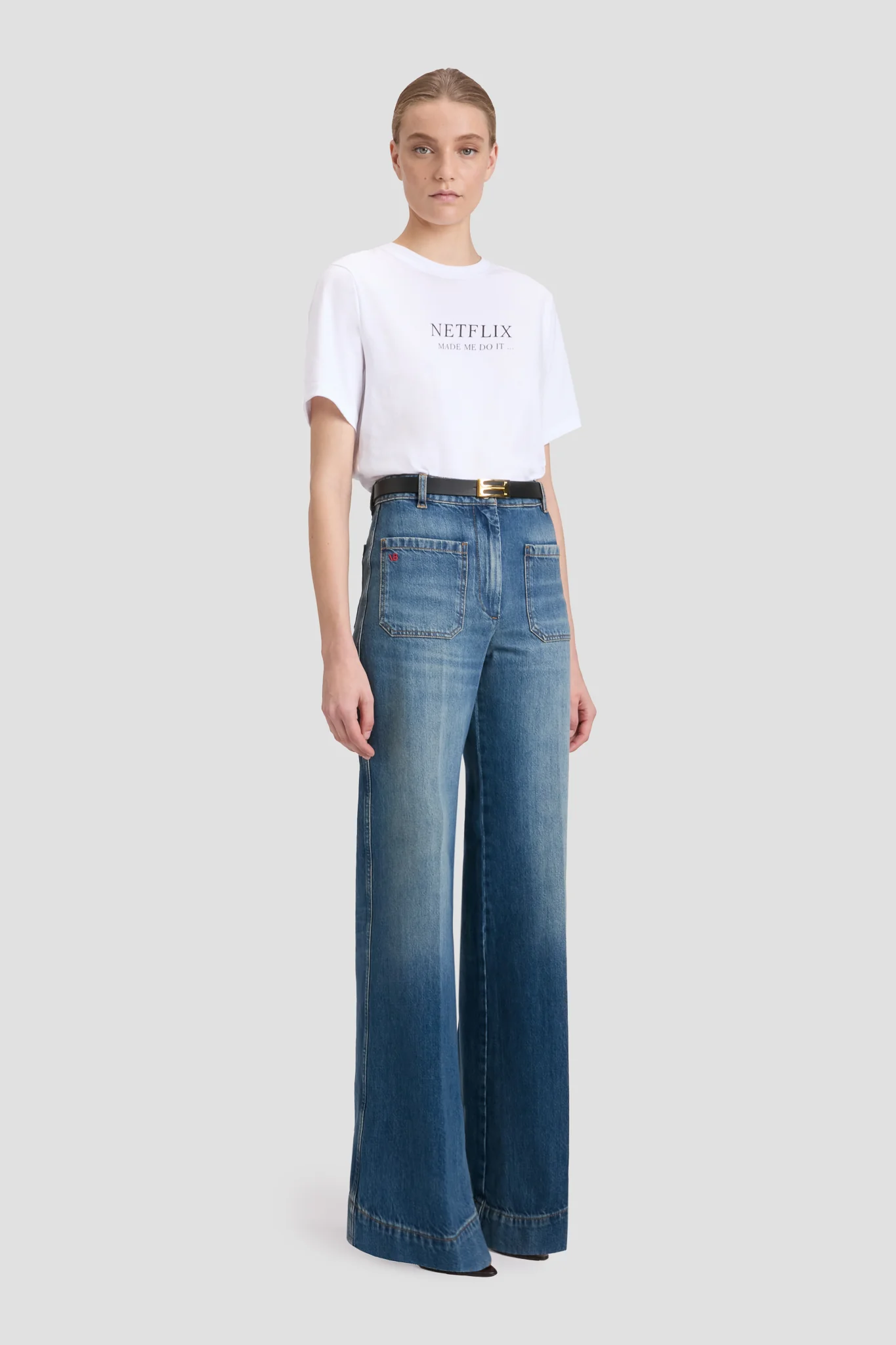 Slogan Tee In White Netflix Made Me Do It - XNAUWBI