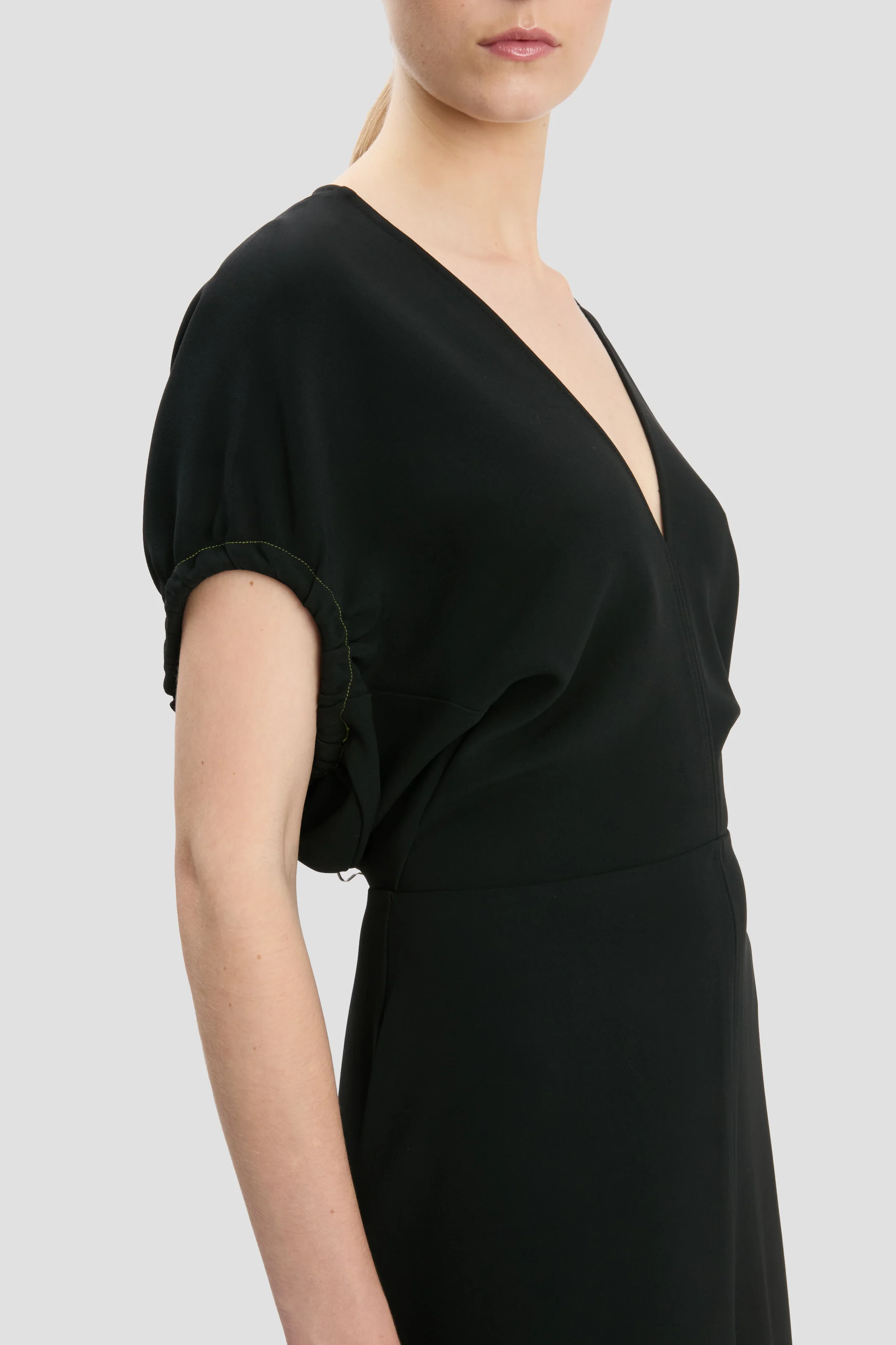 Edith Midi Dress In Black - XNAUWBI