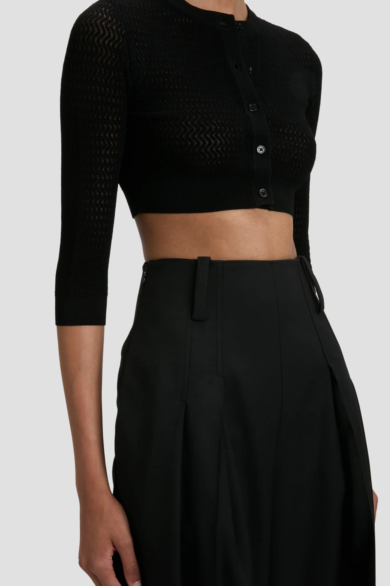 Cropped Cardigan In Black - XNAUWBI