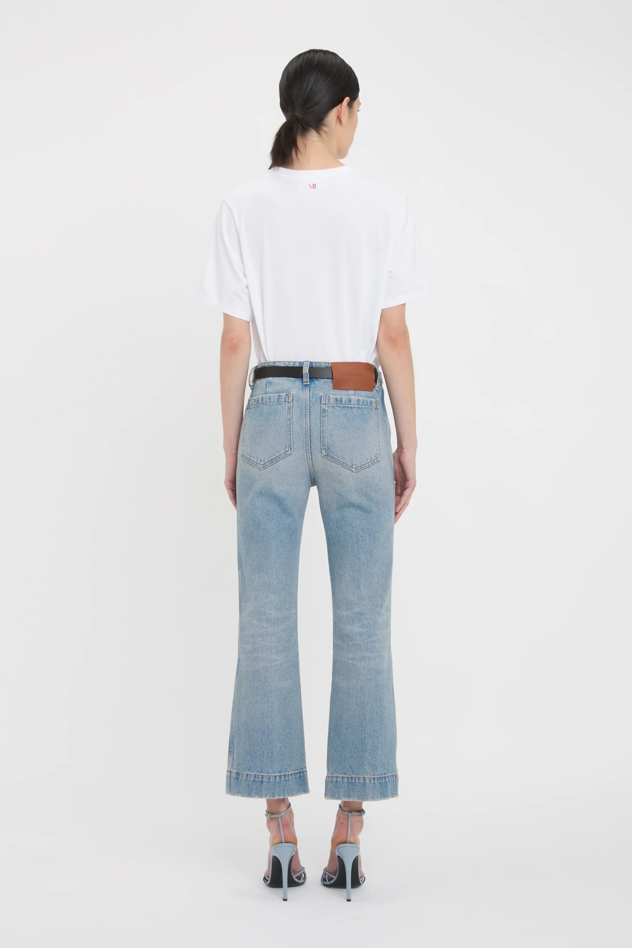 Slogan Tee In White Be Honest - XNAUWBI