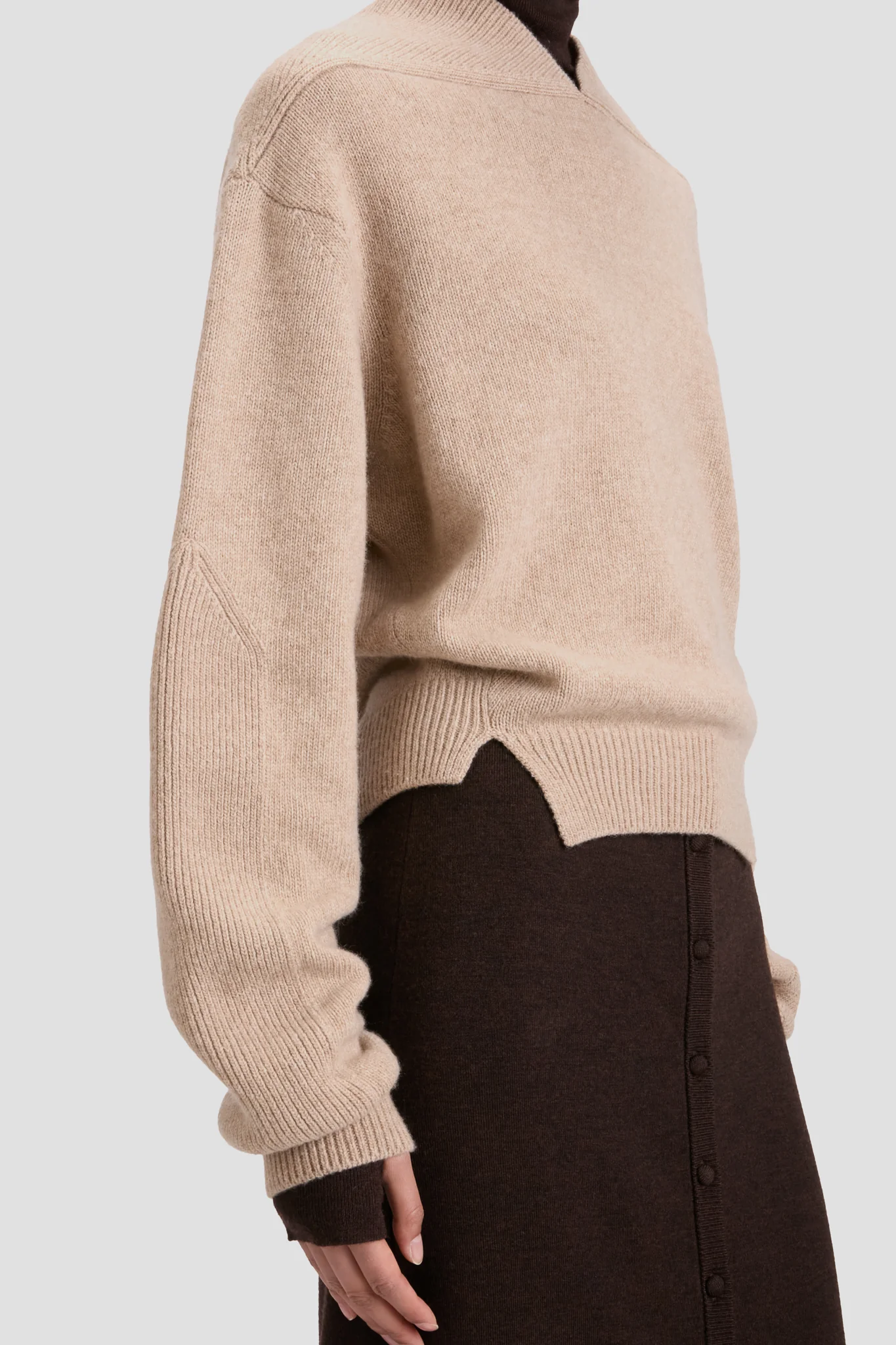 V-Neck Jumper In Sand - XNAUWBI
