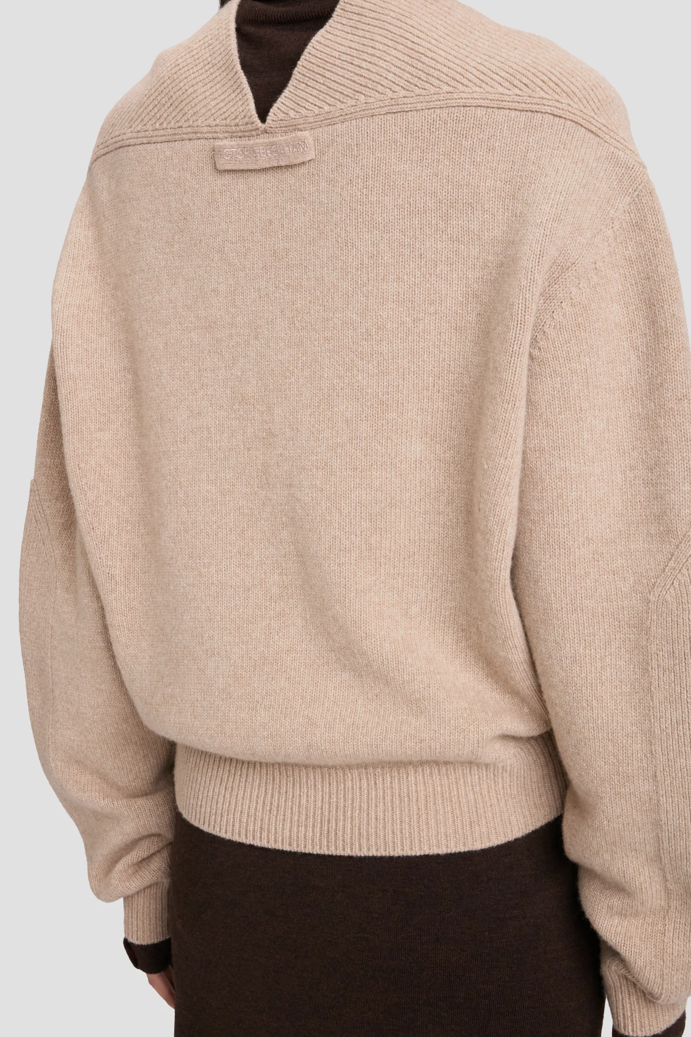 V-Neck Jumper In Sand - XNAUWBI