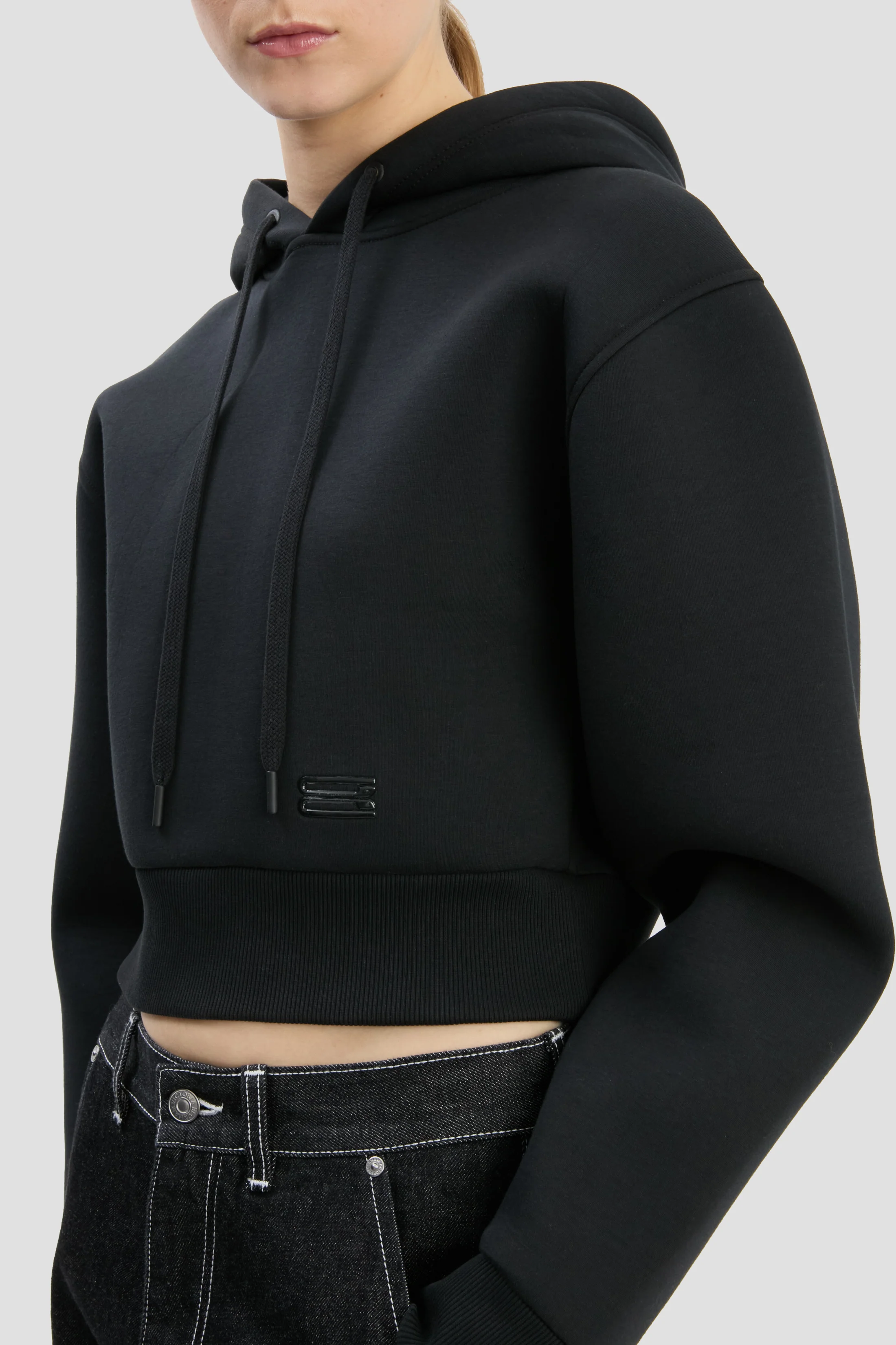 Cropped Structured Hoodie In Black - XNAUWBI