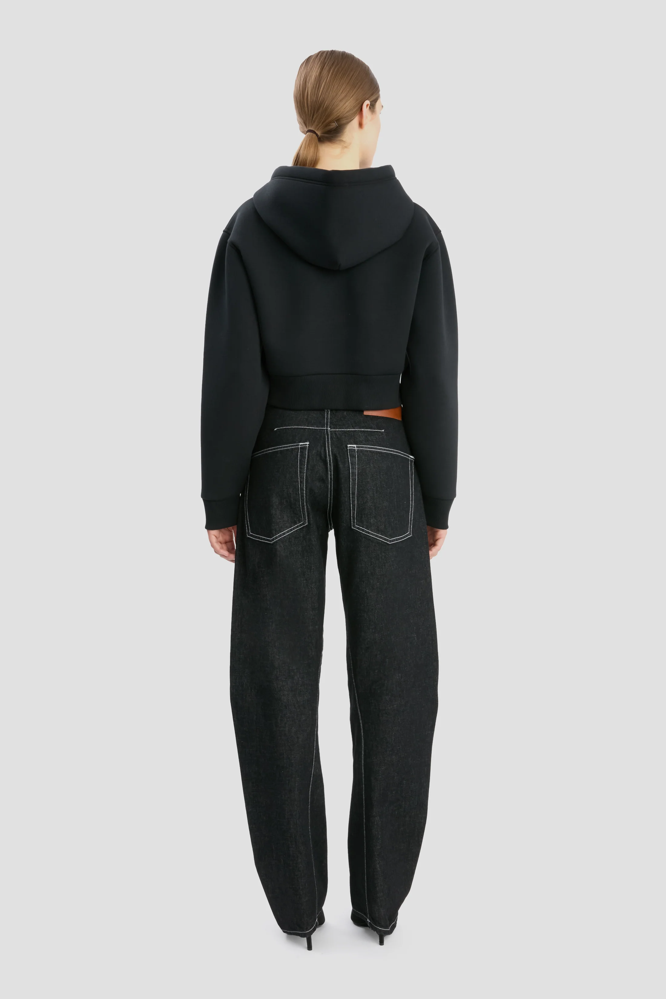 Cropped Structured Hoodie In Black - XNAUWBI