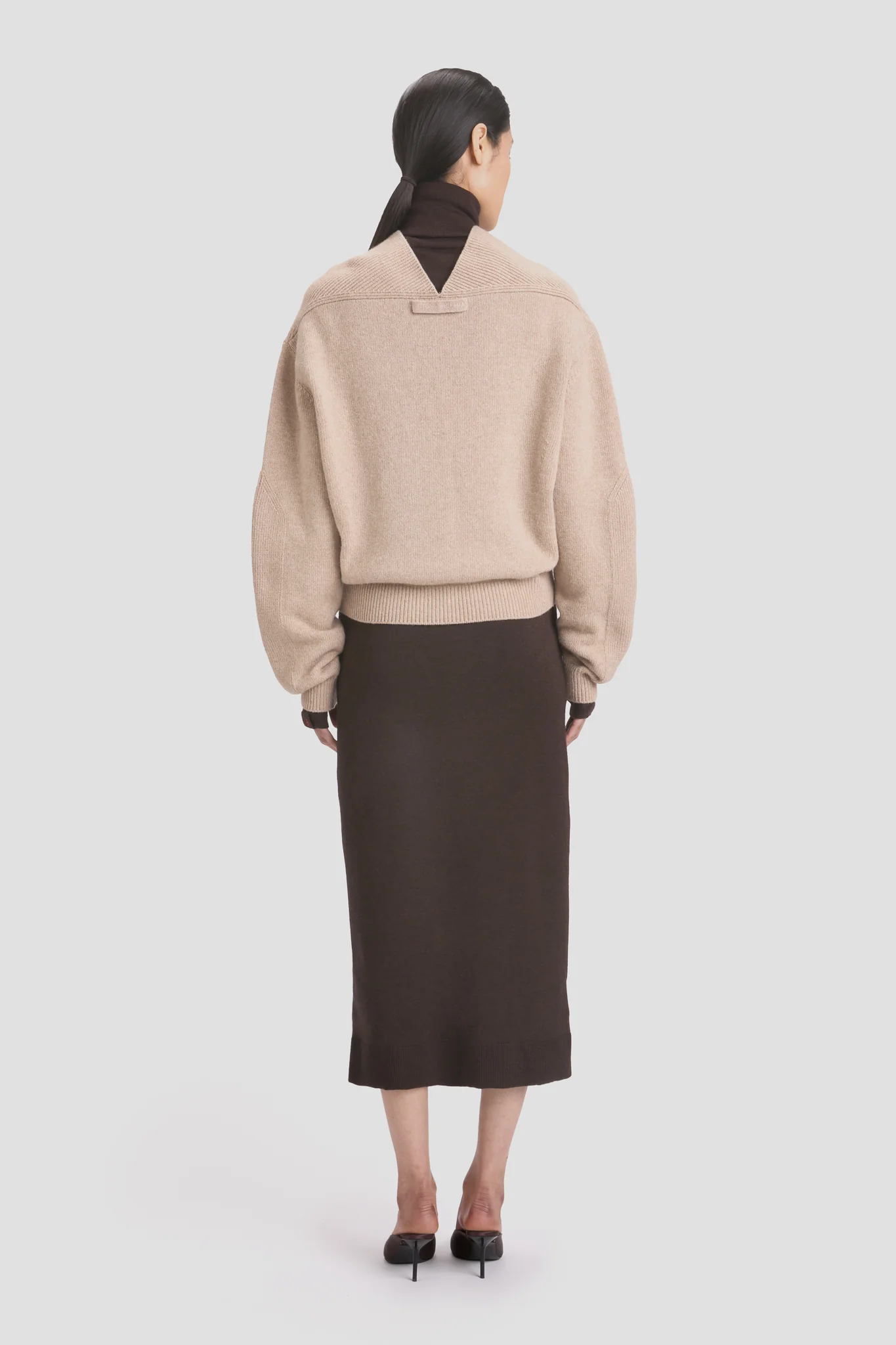 V-Neck Jumper In Sand - XNAUWBI
