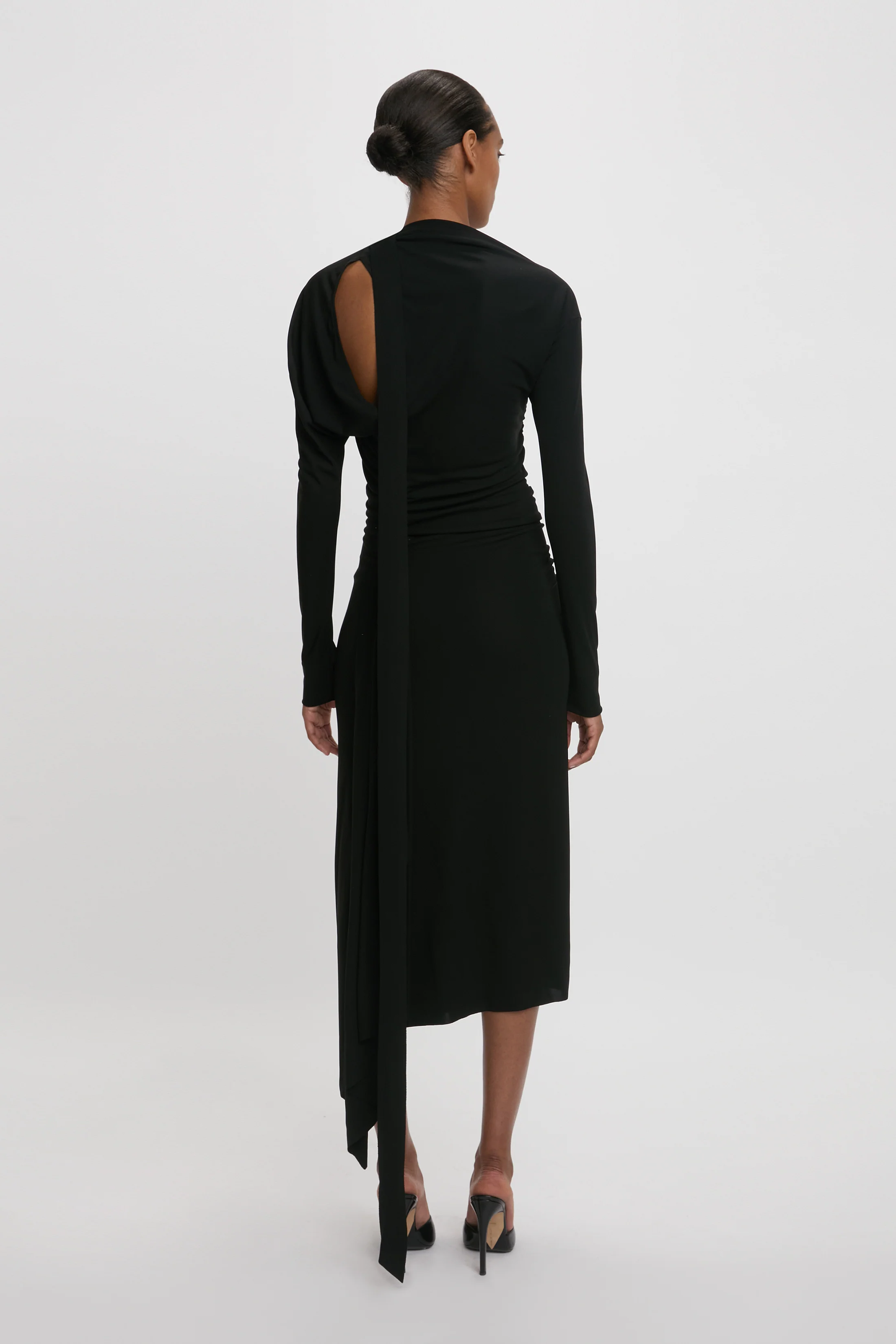 Slash-Neck Ruched Midi Dress In Black - XNAUWBI