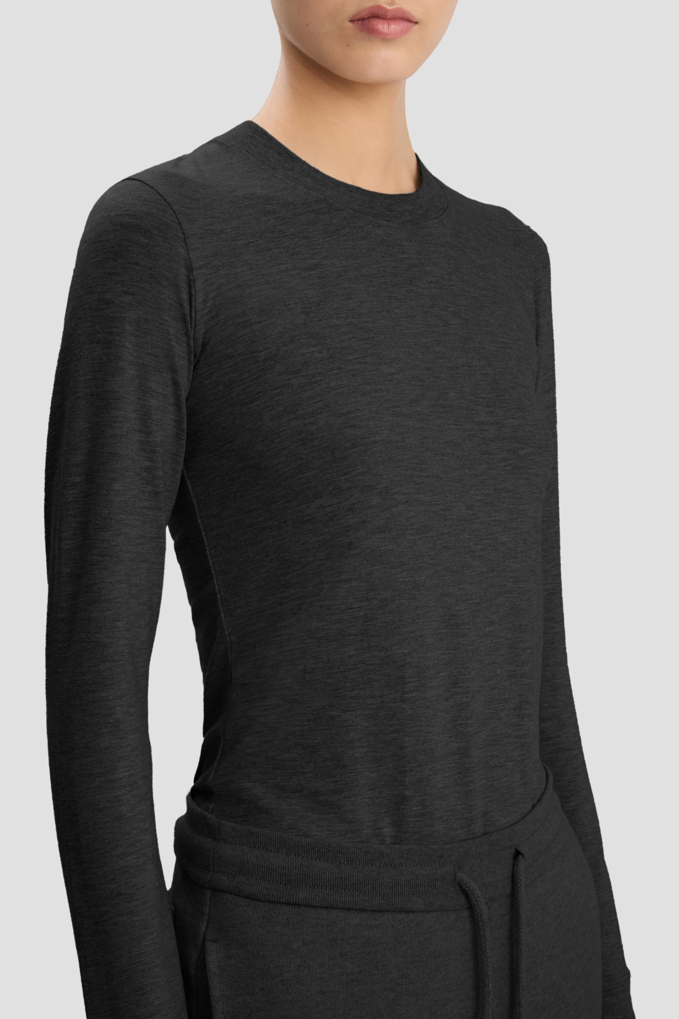 Long Sleeve Tee In Black - XNAUWBI