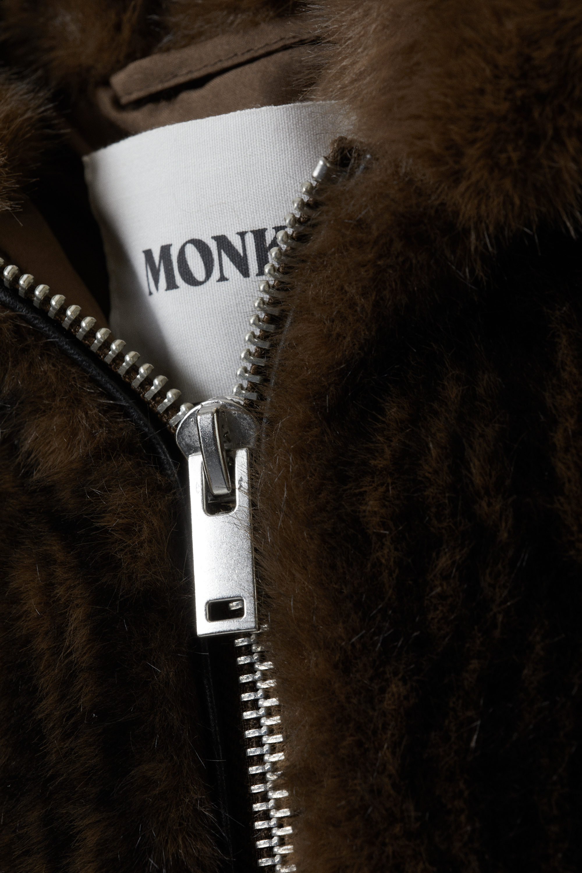 FAUX FUR HOODED ZIP VEST - XNAUWBI