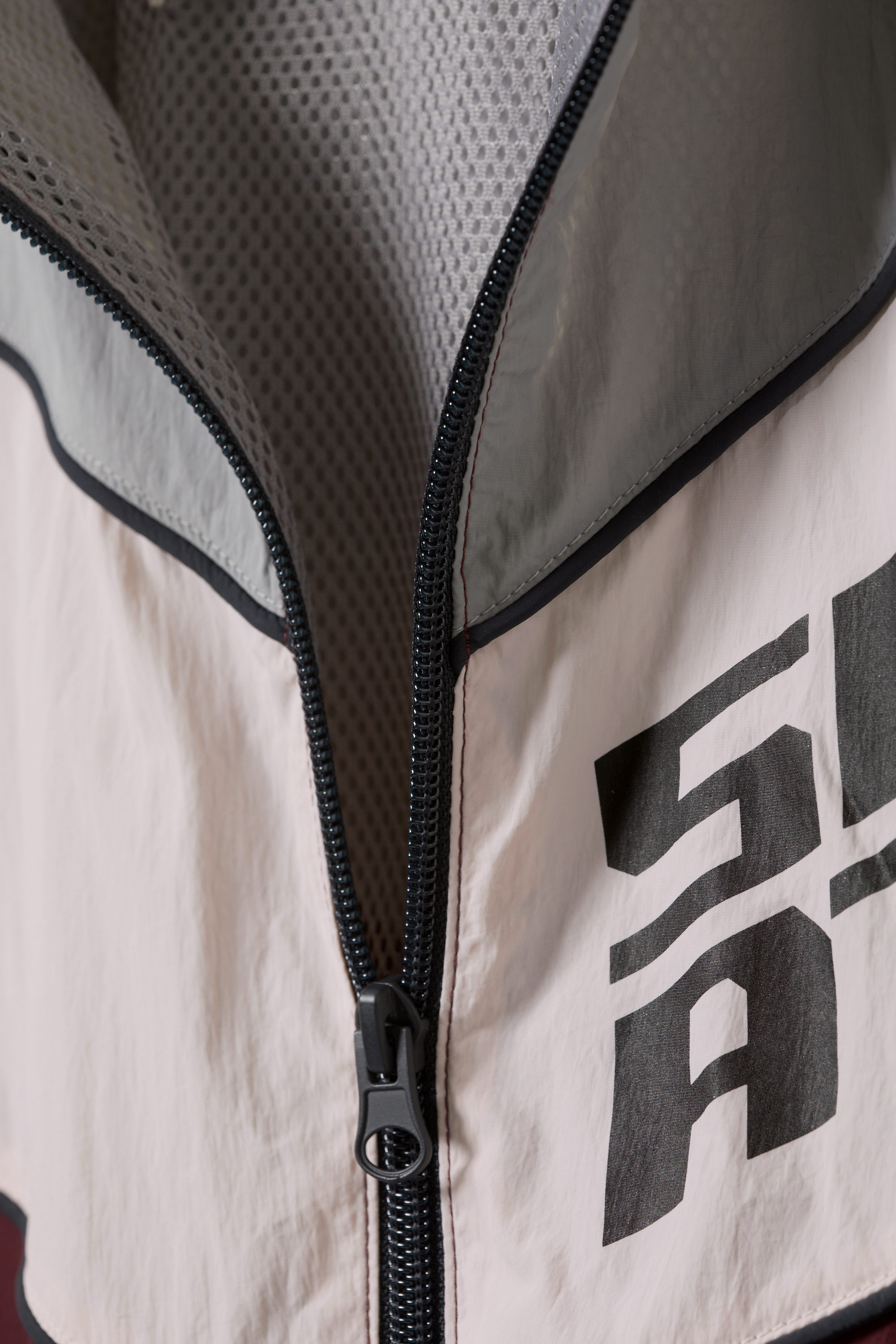 GRAPHIC COLOURBLOCK TRACK JACKET - XNAUWBI