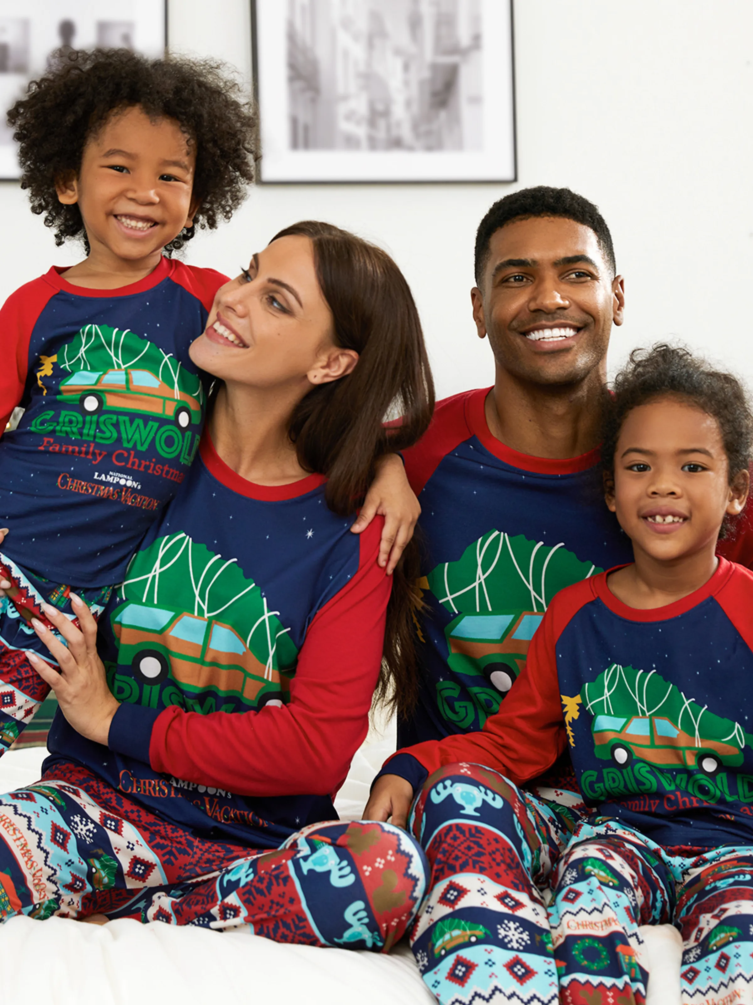 Christmas Vacation Family Matching Character Print Pajamas Sets with Christmas Socks - XNAUWBI