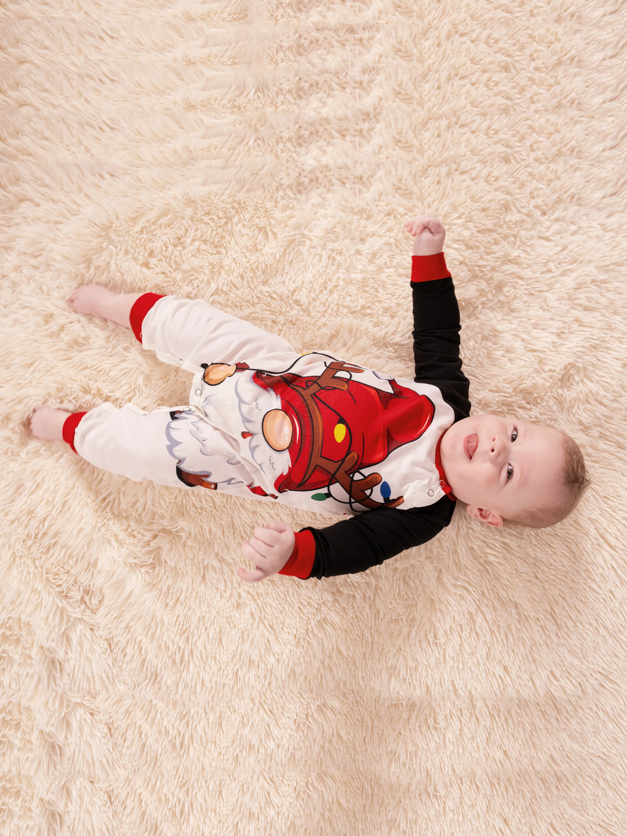 Christmas Family Matching Santa Print Raglan Sleeves Pajamas Sets with Christmas Socks (SGS Certied Safety) Red - XNAUWBI