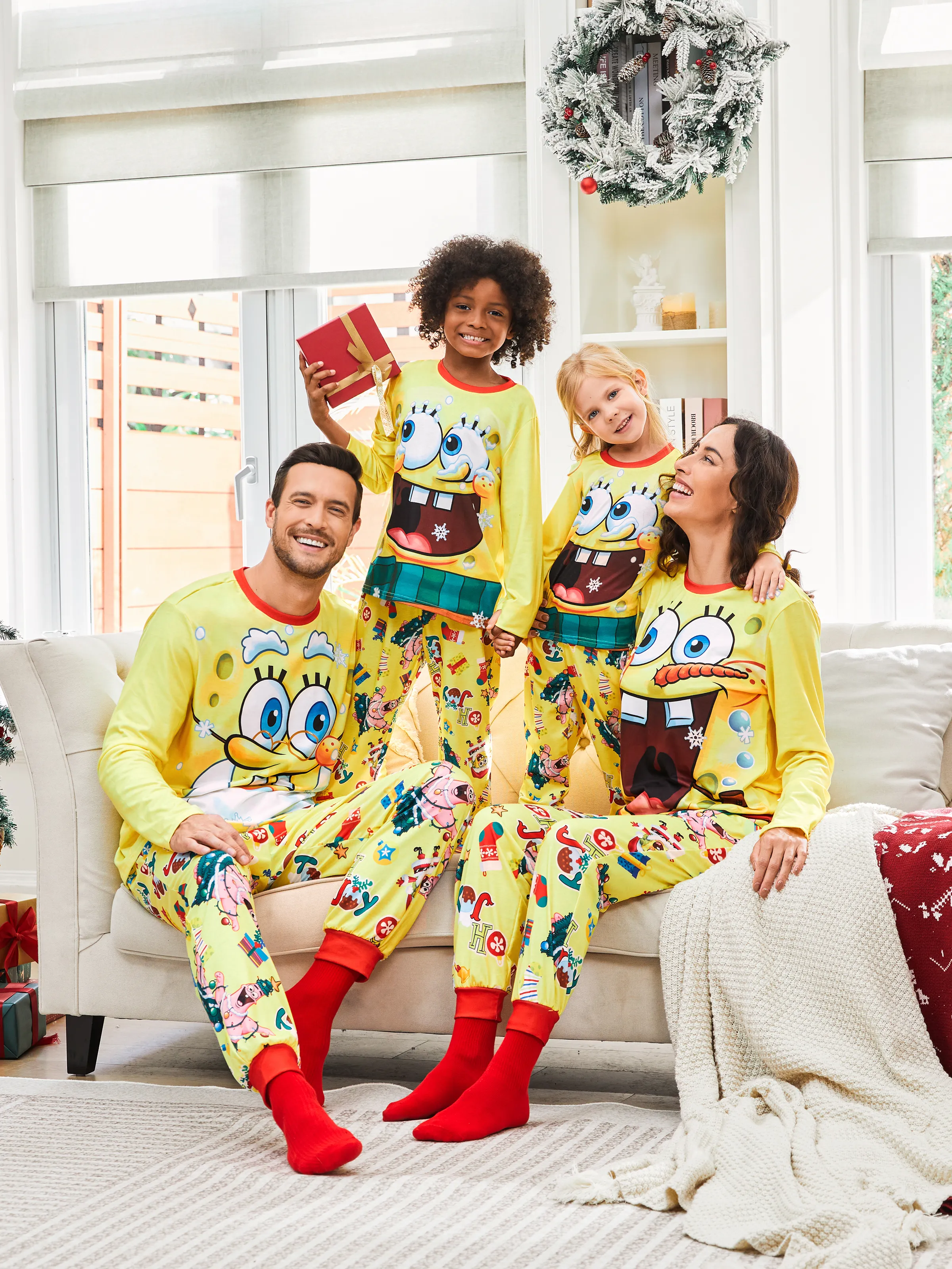 SpongeBob SquarePants Christmas Family matching Print Pajamas Sets with Christmas Socks - XNAUWBI