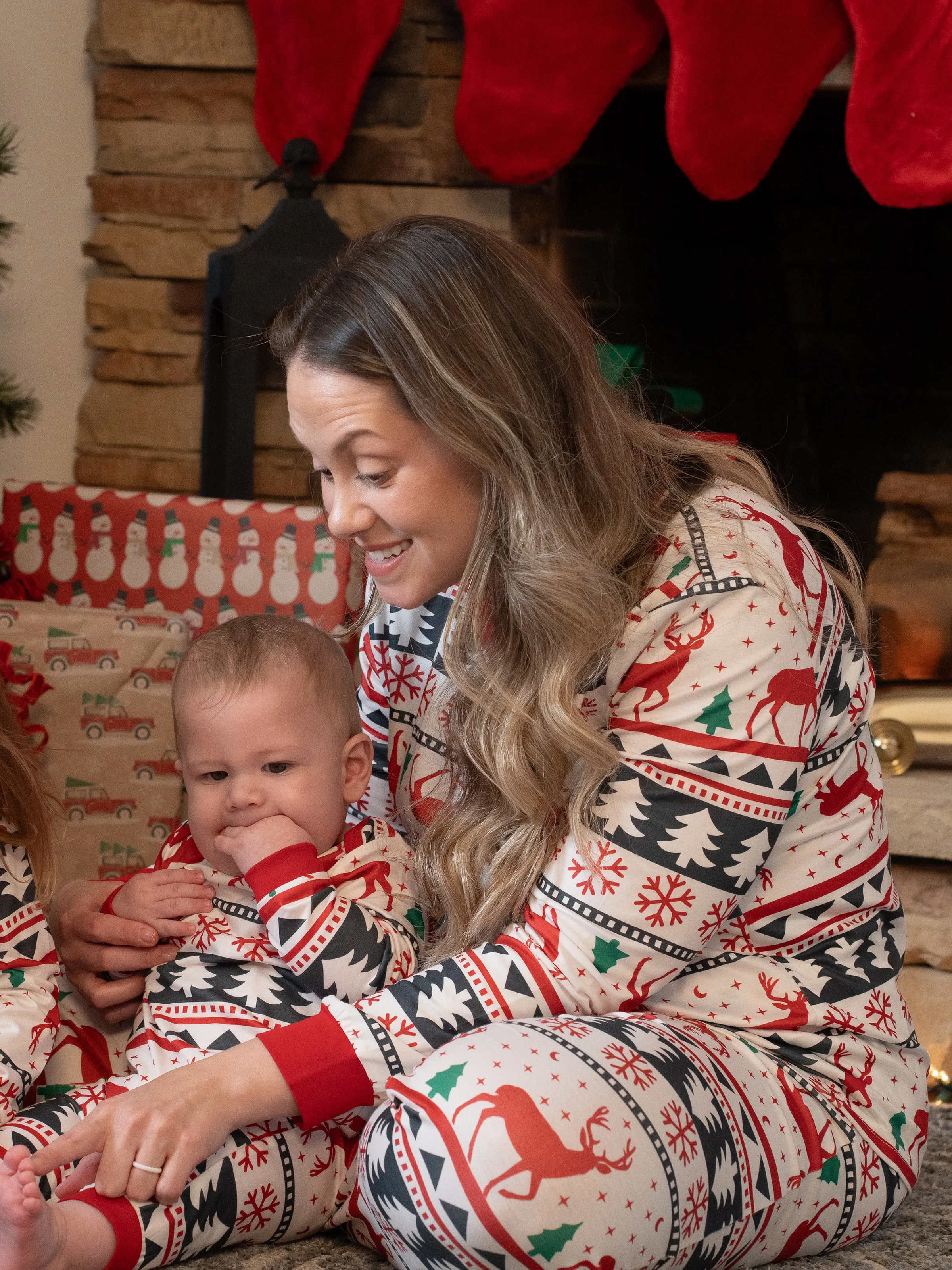 Family Christmas Pajamas All Over Reindeer Print Long-sleeve with Christmas Socks (SGS Certied Safety) Red+White - XNAUWBI