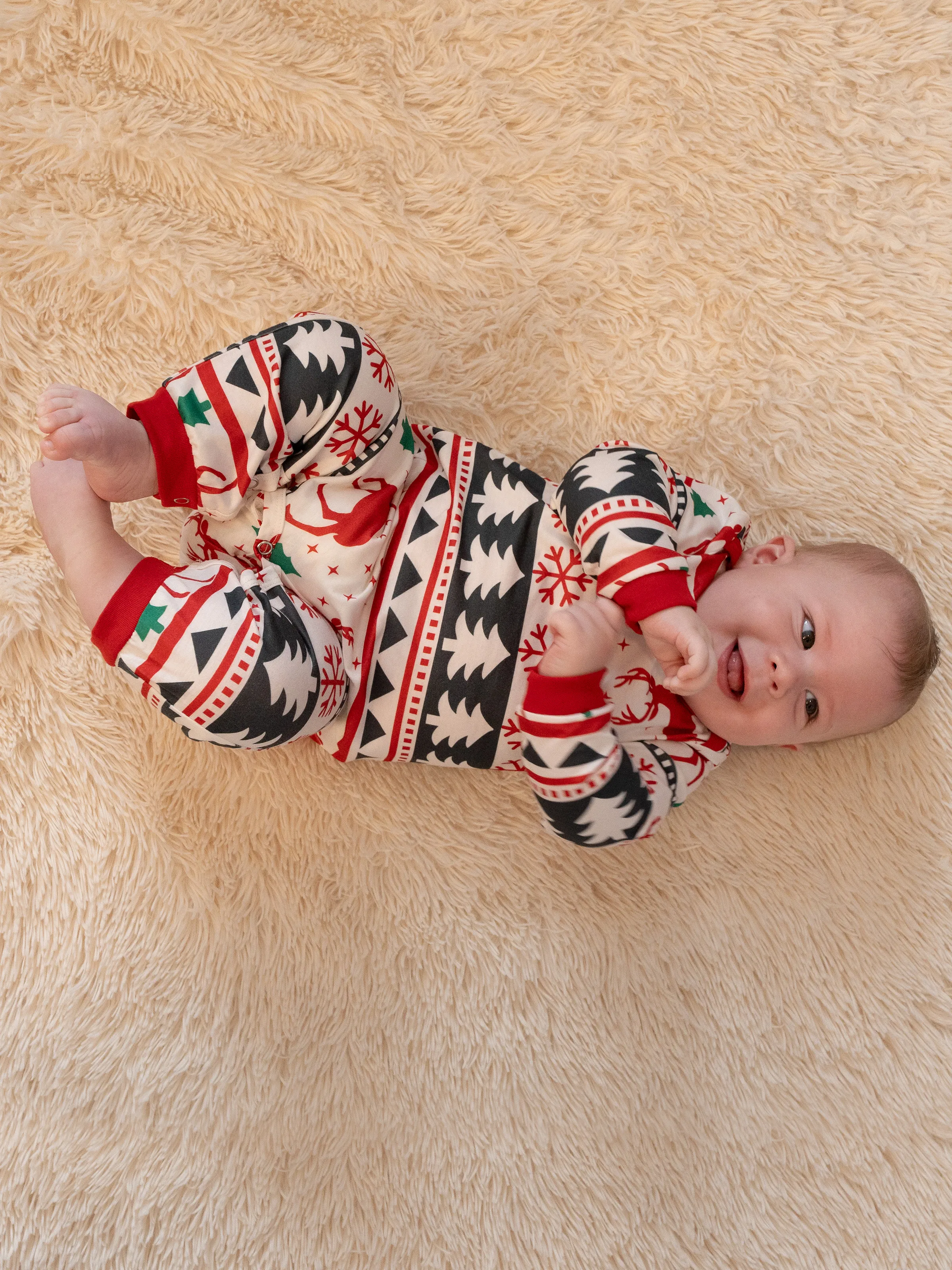 Family Christmas Pajamas All Over Reindeer Print Long-sleeve with Christmas Socks (SGS Certied Safety) Red+White - XNAUWBI
