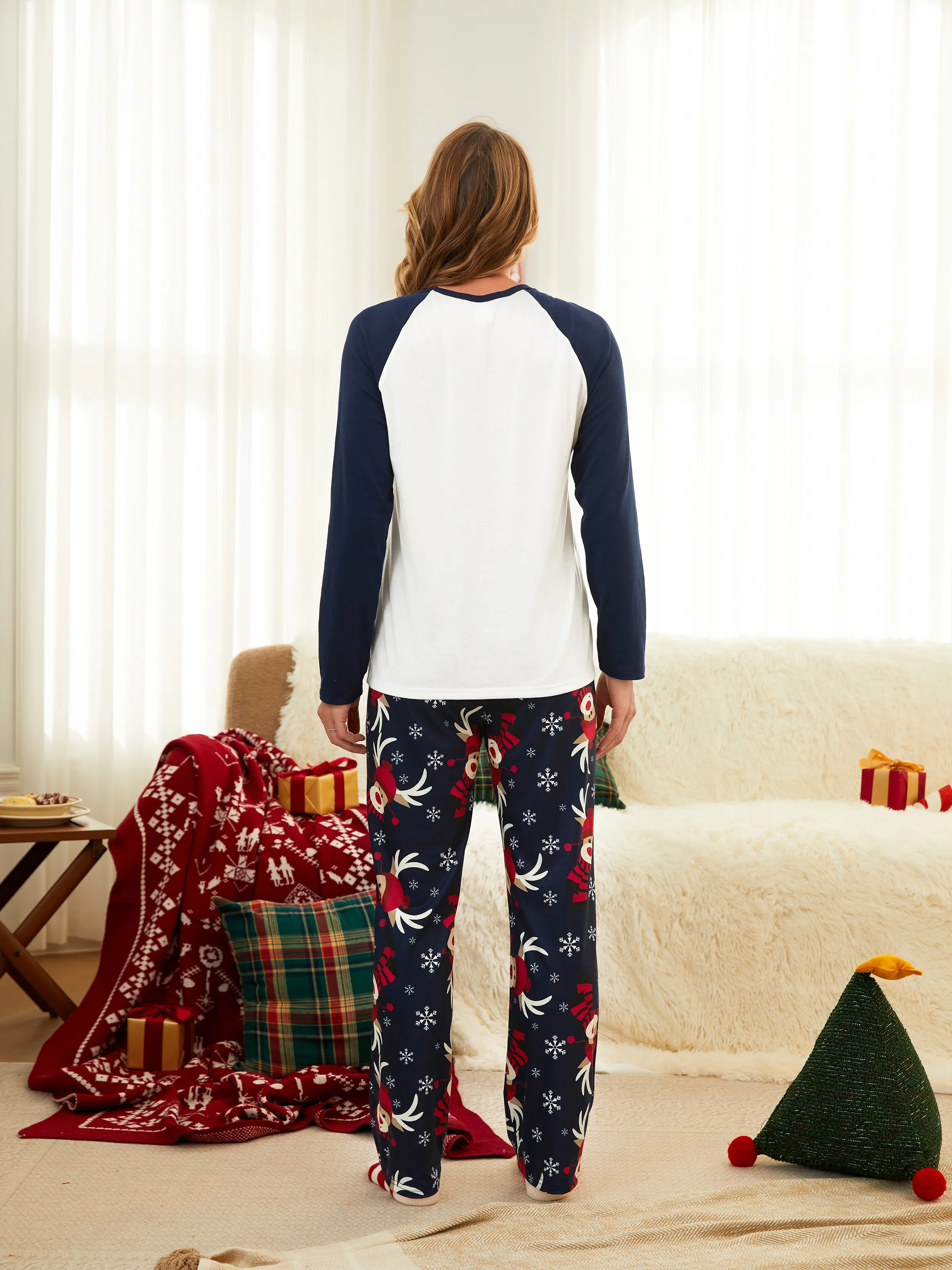 Christmas Family Pajamas Reindeer Pattern Big Graphic Raglan Sleeves Pajamas Sets with Christmas Socks Dark blue/White/Red - XNAUWBI