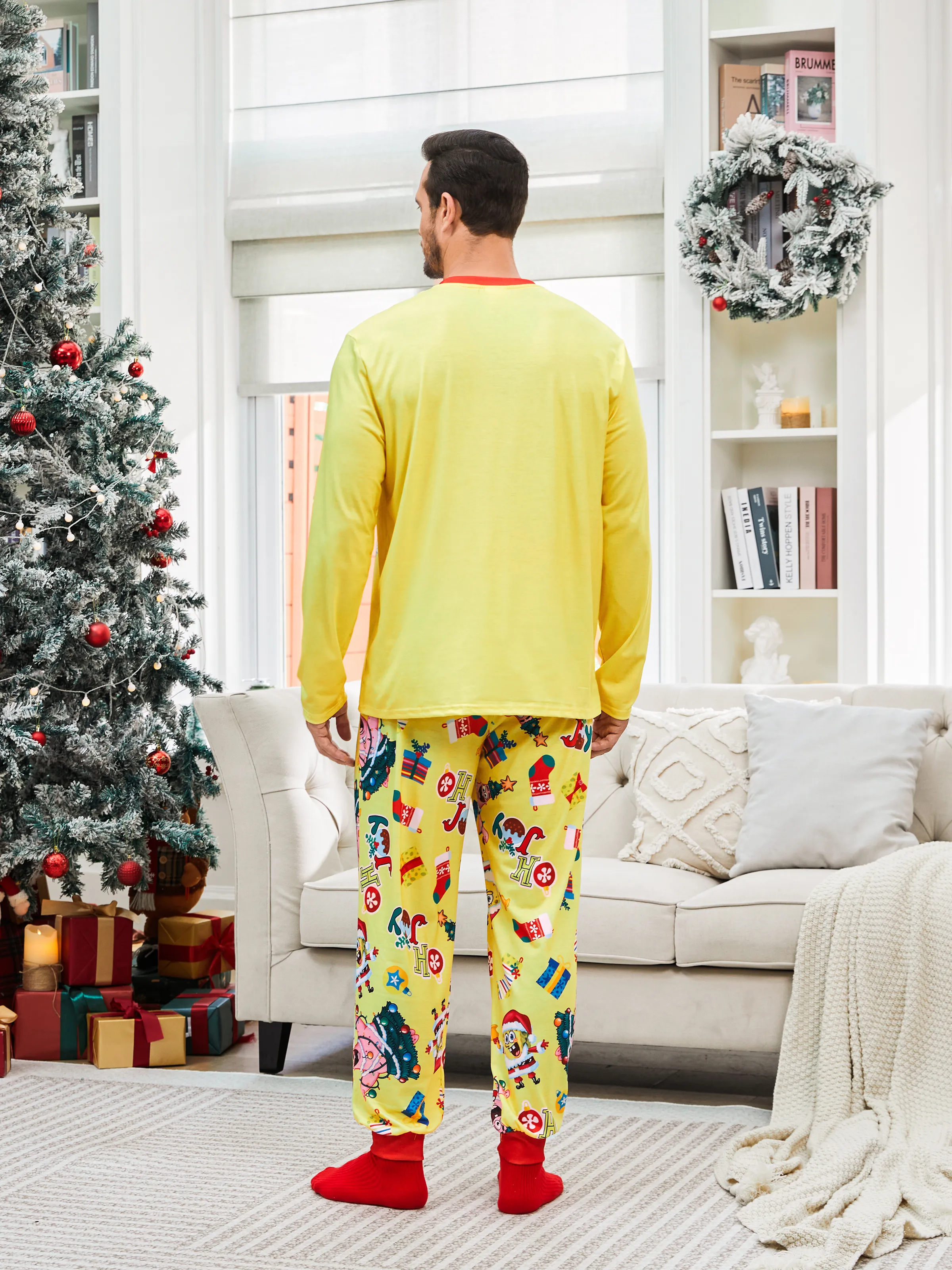 SpongeBob SquarePants Christmas Family matching Print Pajamas Sets with Christmas Socks - XNAUWBI
