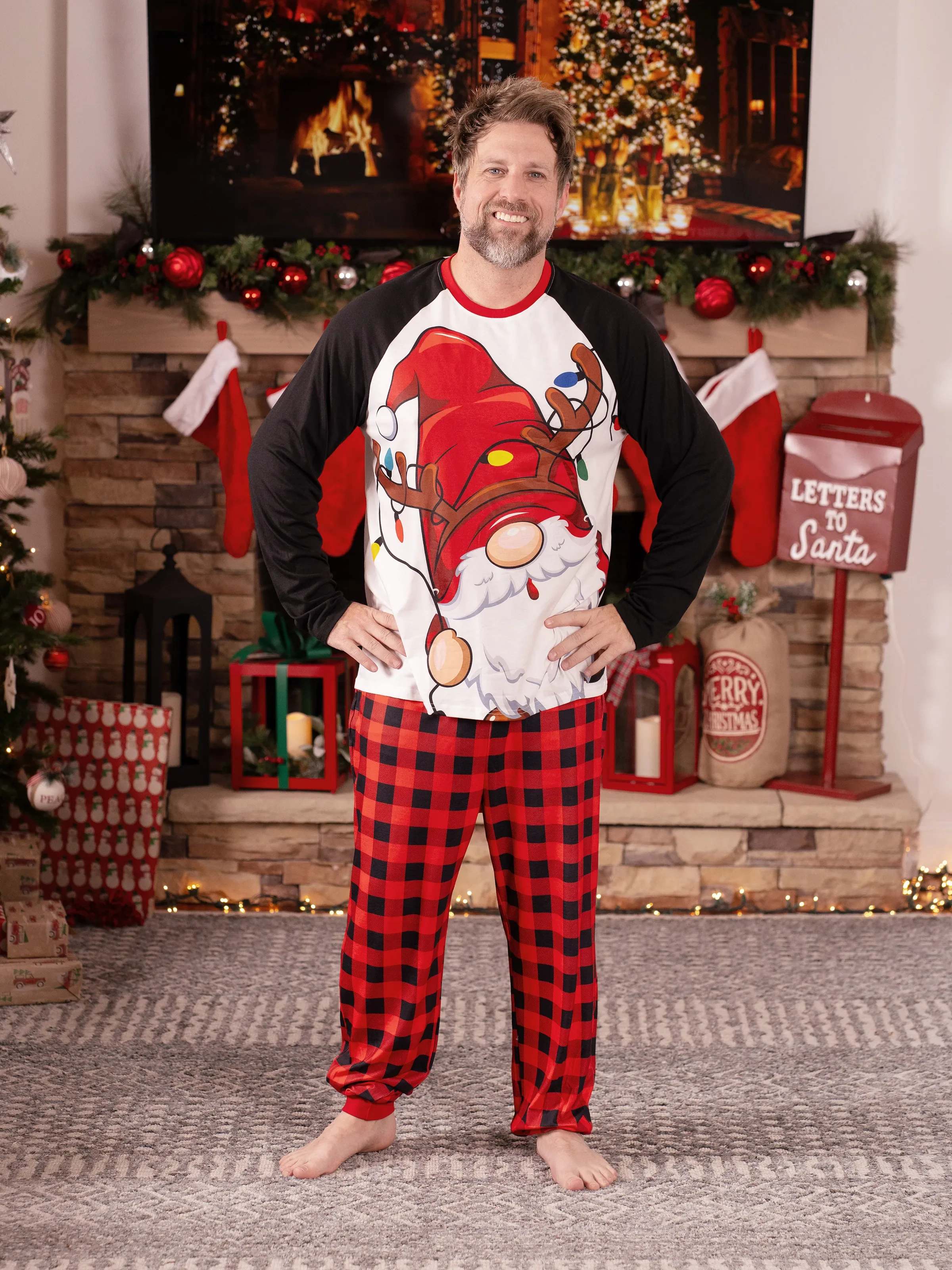 Christmas Family Matching Santa Print Raglan Sleeves Pajamas Sets with Christmas Socks (SGS Certied Safety) Red - XNAUWBI