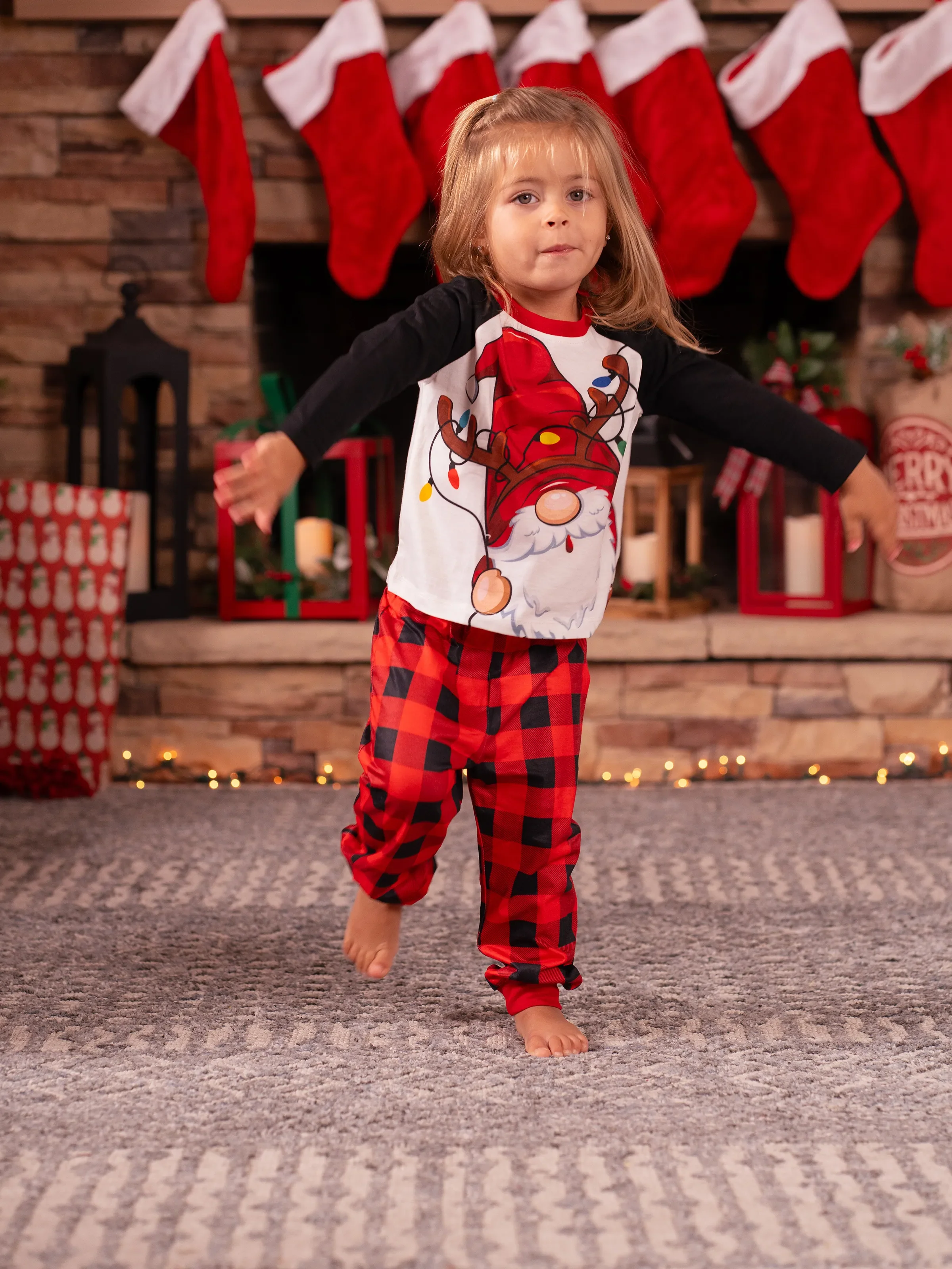 Christmas Family Matching Santa Print Raglan Sleeves Pajamas Sets with Christmas Socks (SGS Certied Safety) Red - XNAUWBI