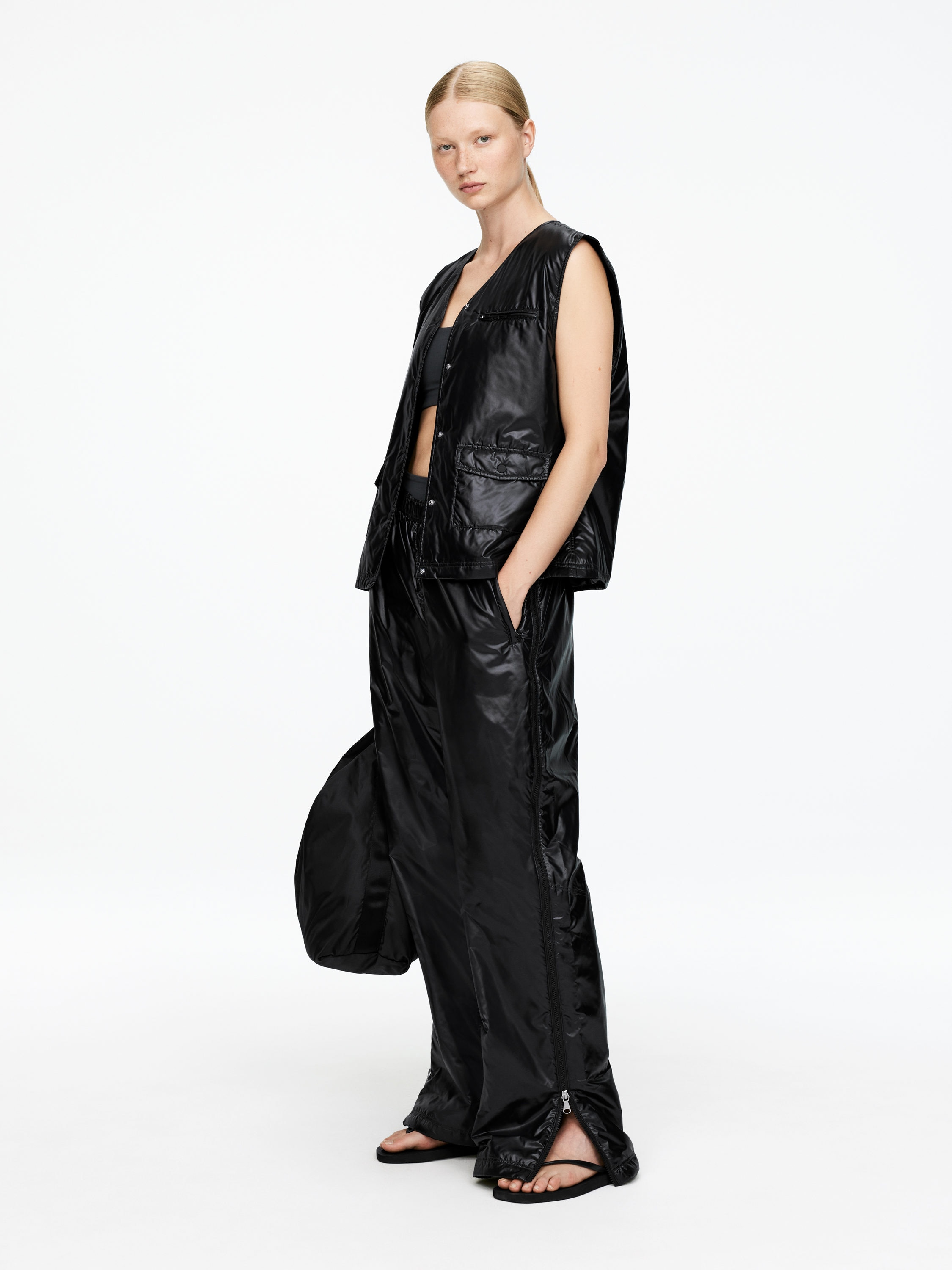 LIGHT PADDED NYLON VEST - XNAUWBI