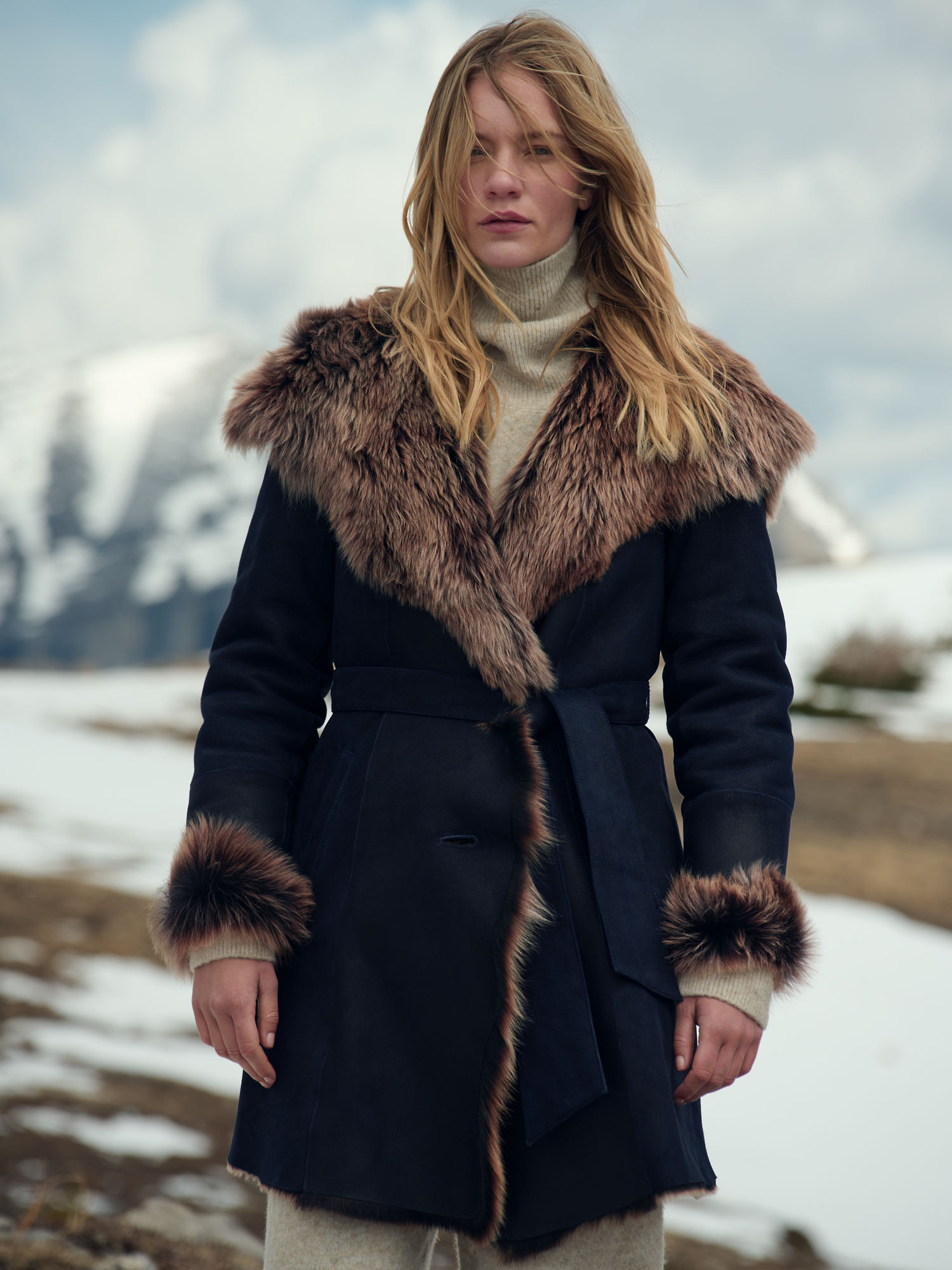 Nova Hooded Sheepskin Coat - XNAUWBI