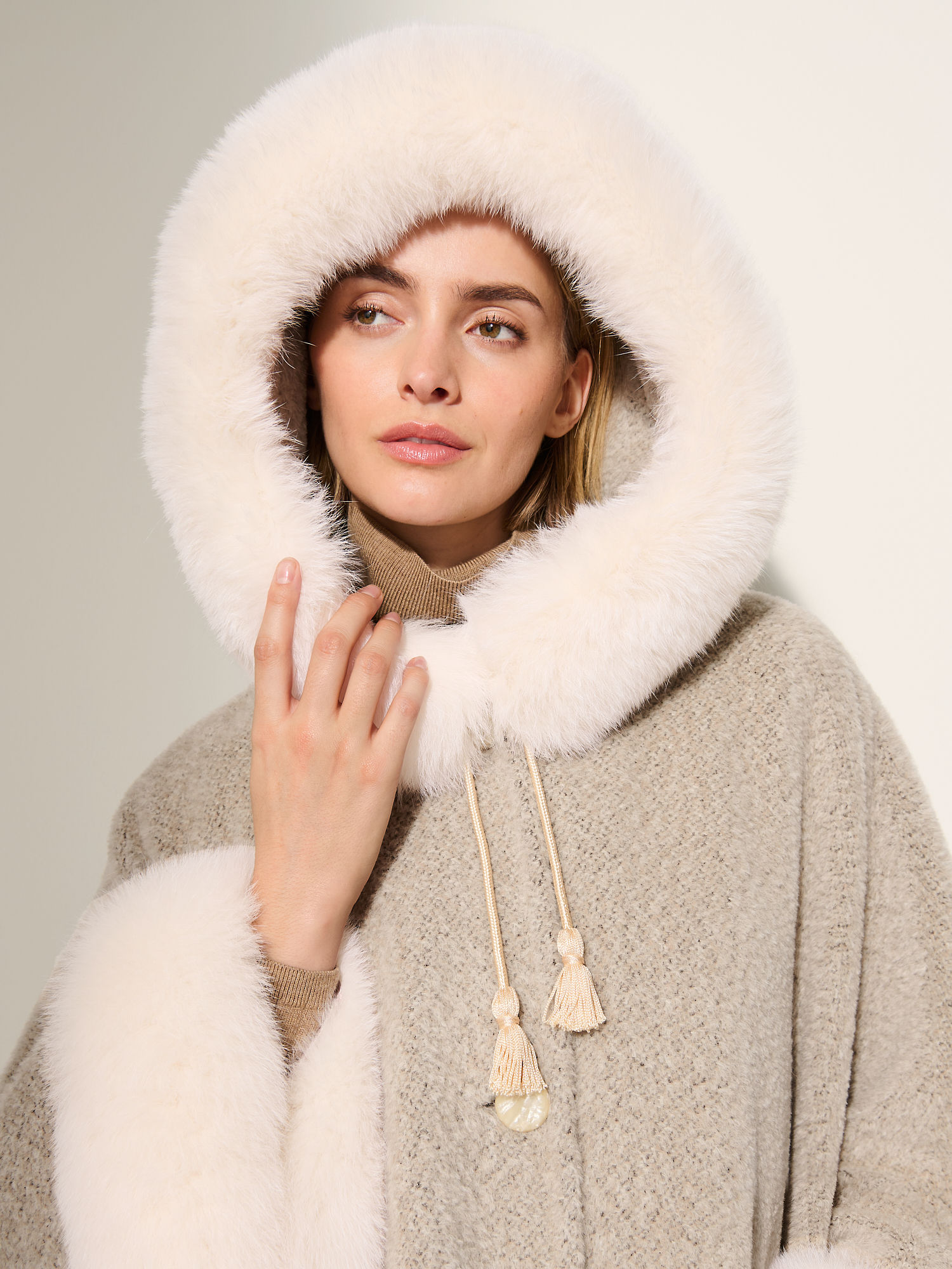 Skye Hooded Alpaca Wool-Blend Cape with Fur Trim - XNAUWBI