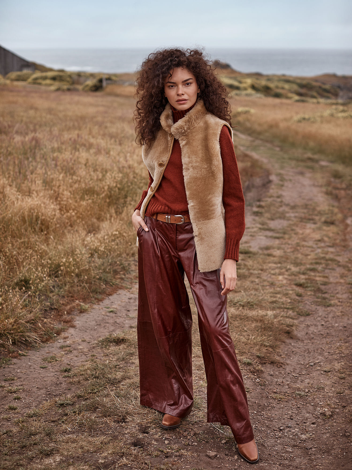 Robin Reversible Sheepskin Vest - XNAUWBI