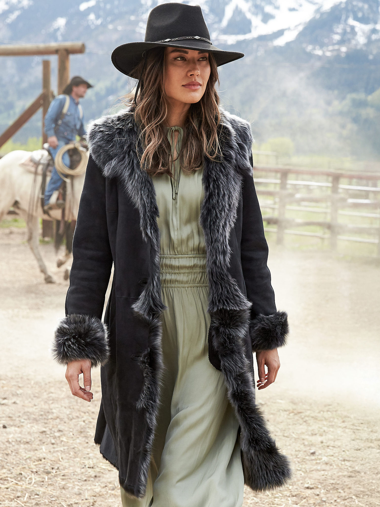 Sandra Sheepskin Coat - XNAUWBI