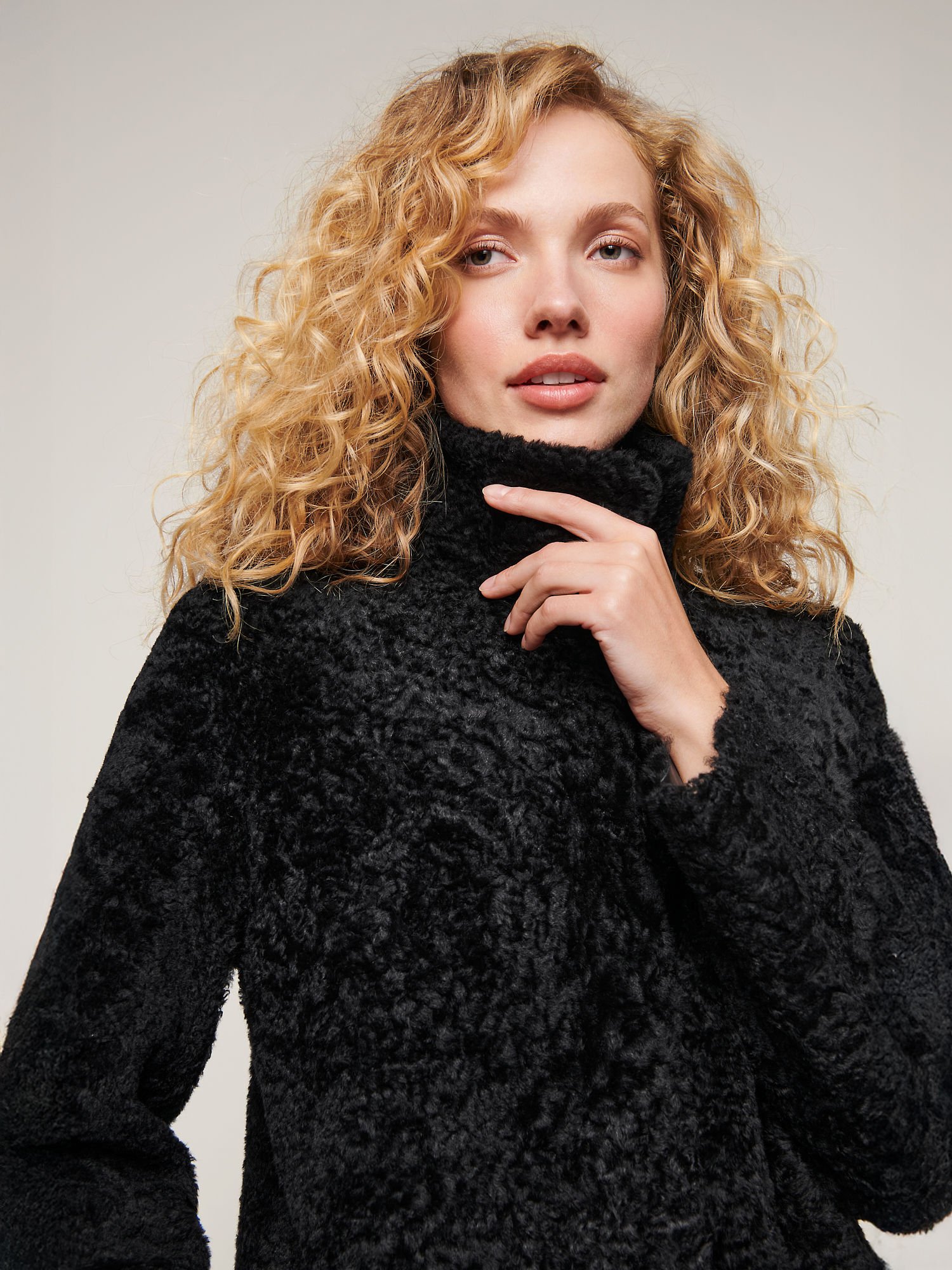 Carmen Reversible Curly Sheepskin Coat - XNAUWBI