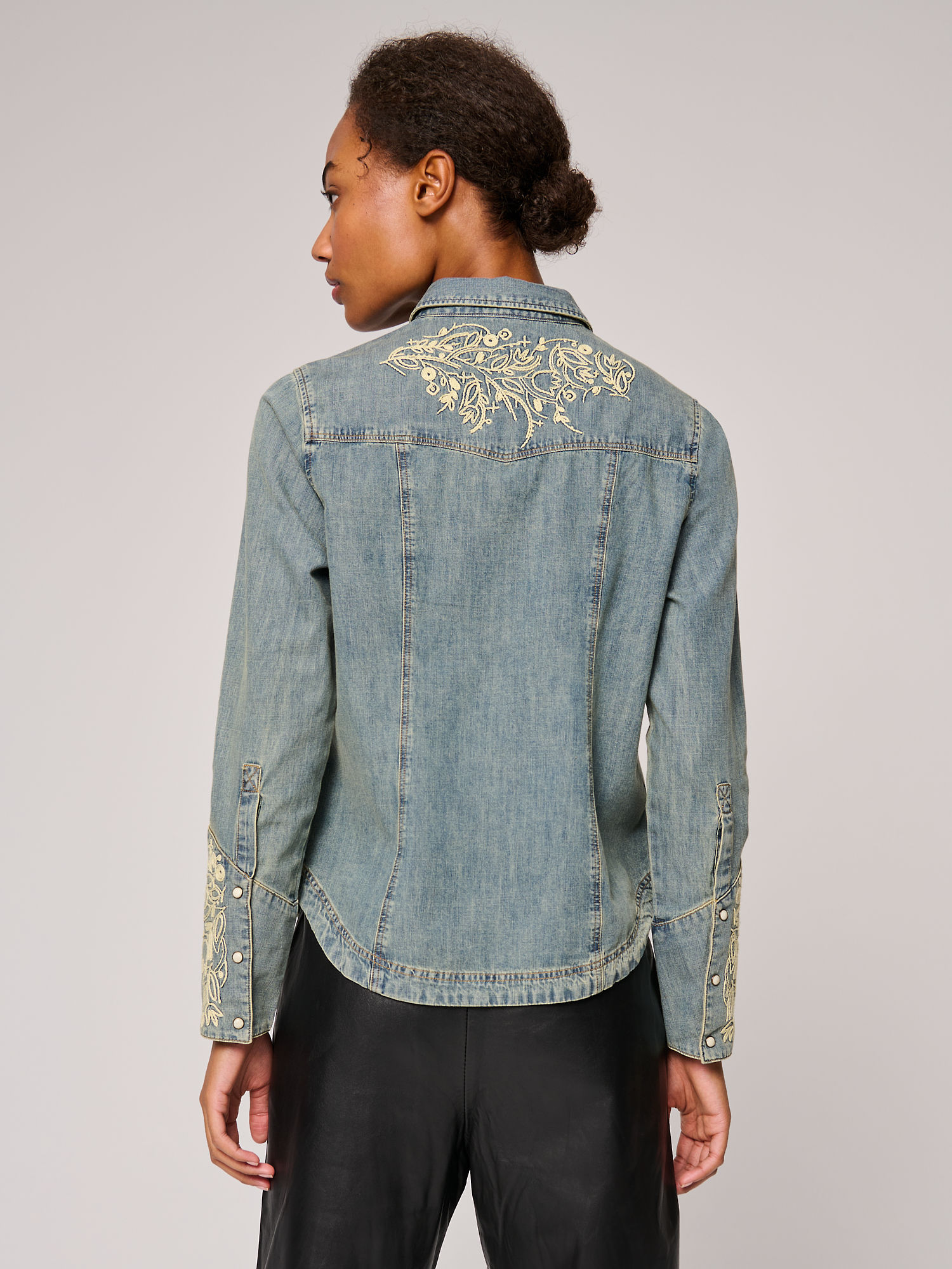 City Limits Embroidered Denim Western Shirt - XNAUWBI