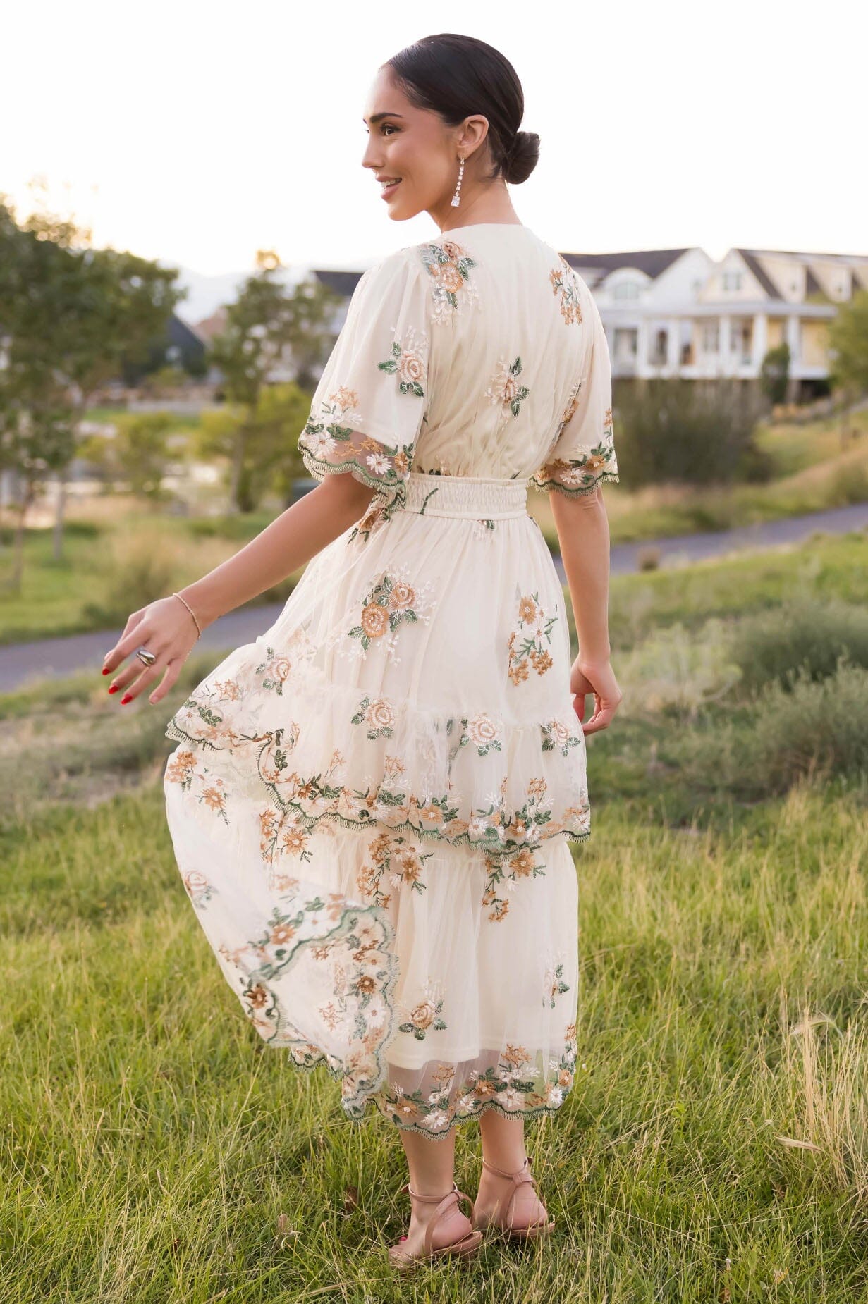 The Minerva Light Taupe/Embroidery Dresses - XNAUWBI