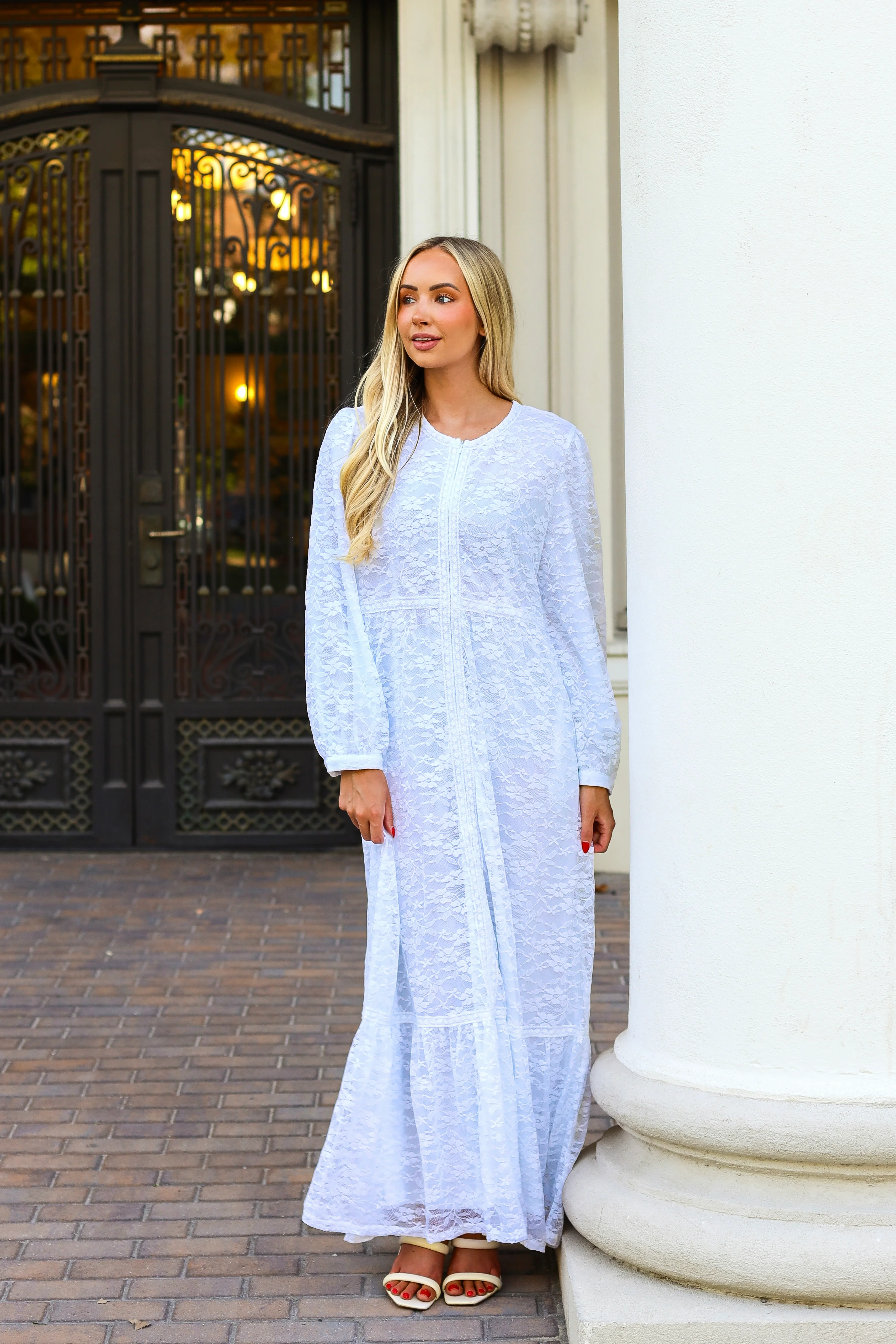 The Serrin White Lace Dresses - XNAUWBI