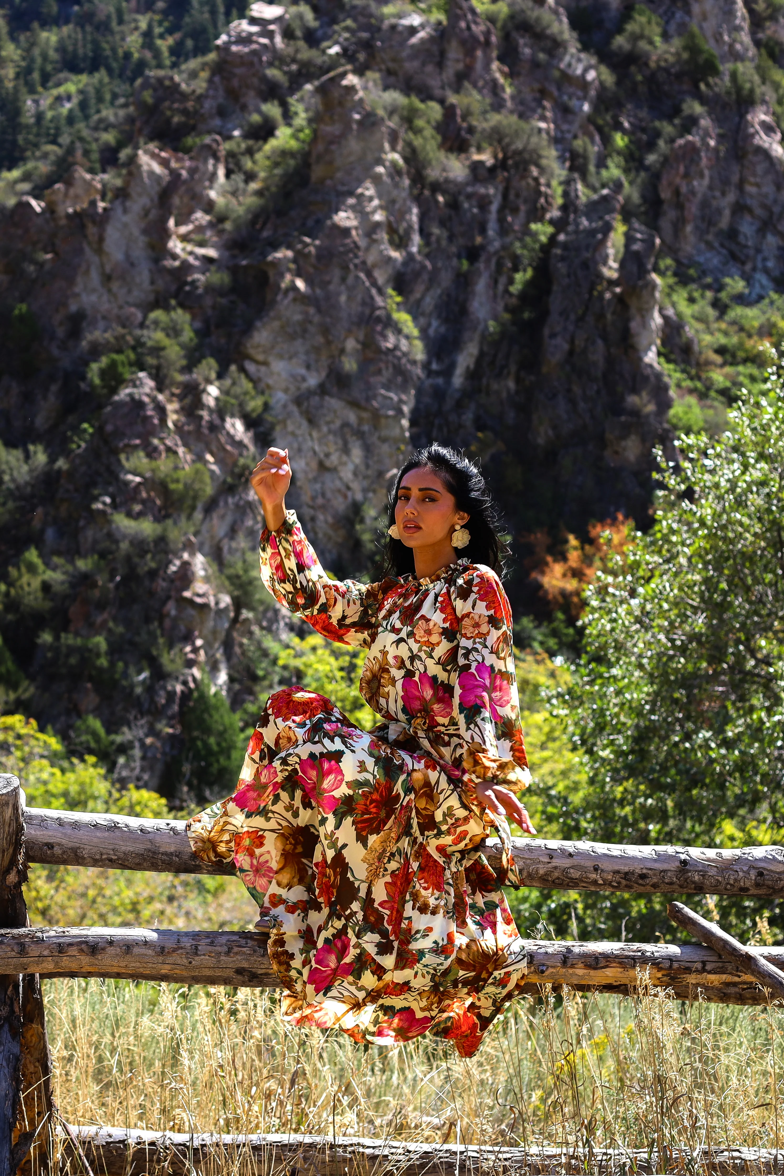 The Halani Cream Floral Dresses - XNAUWBI