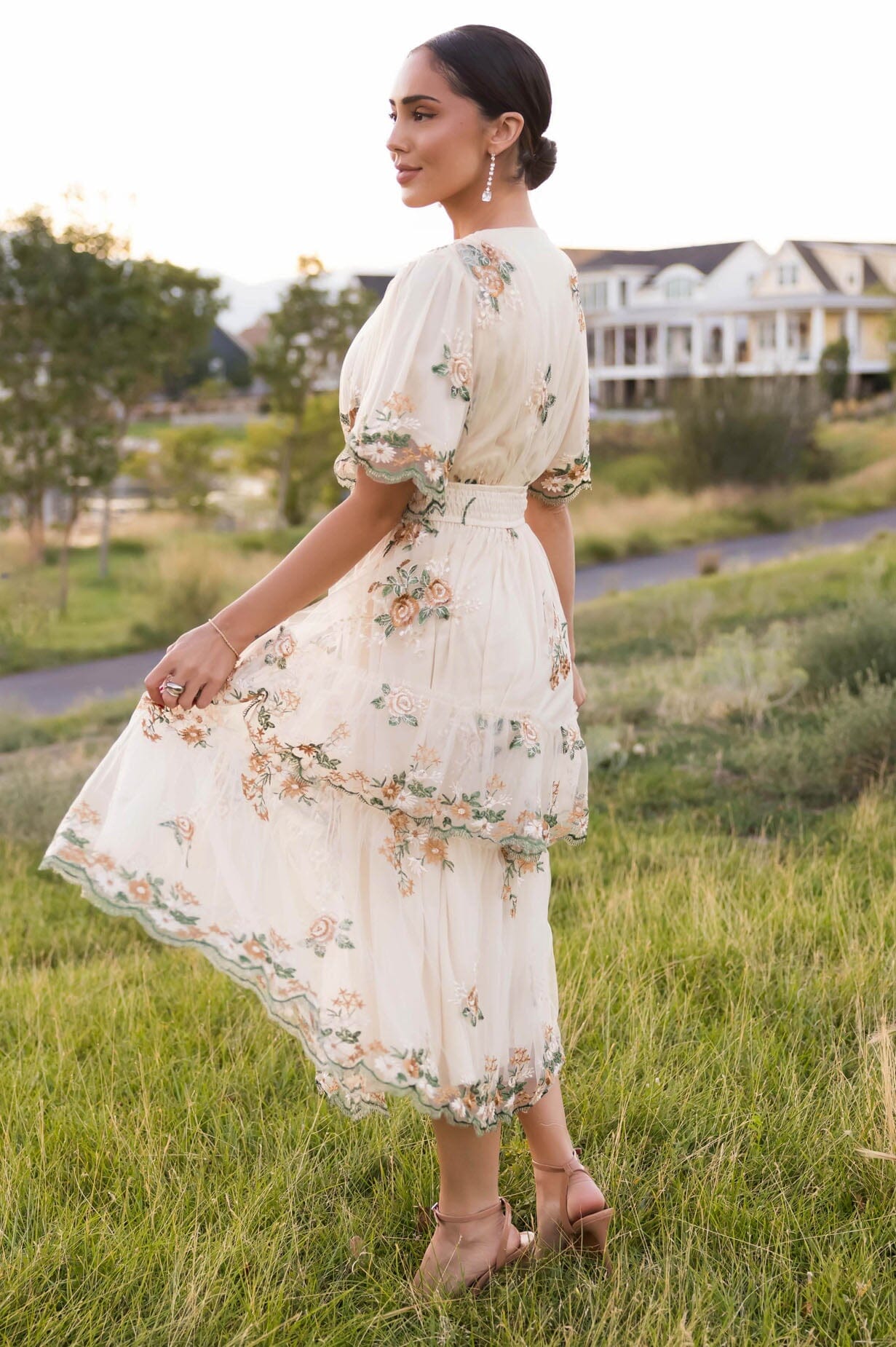 The Minerva Light Taupe/Embroidery Dresses - XNAUWBI