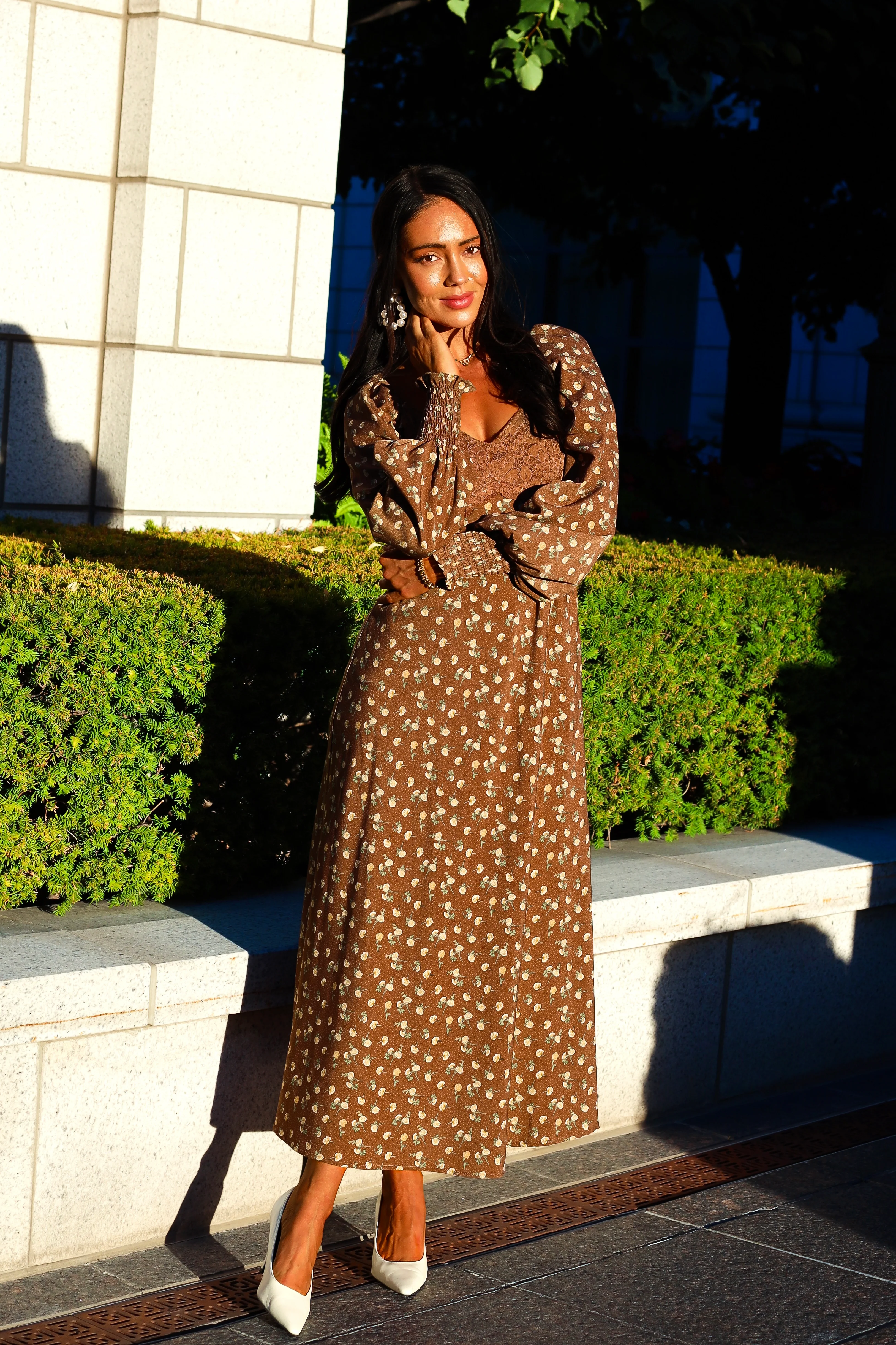 The Jenelle Mocha Mousse Floral Dresses - XNAUWBI