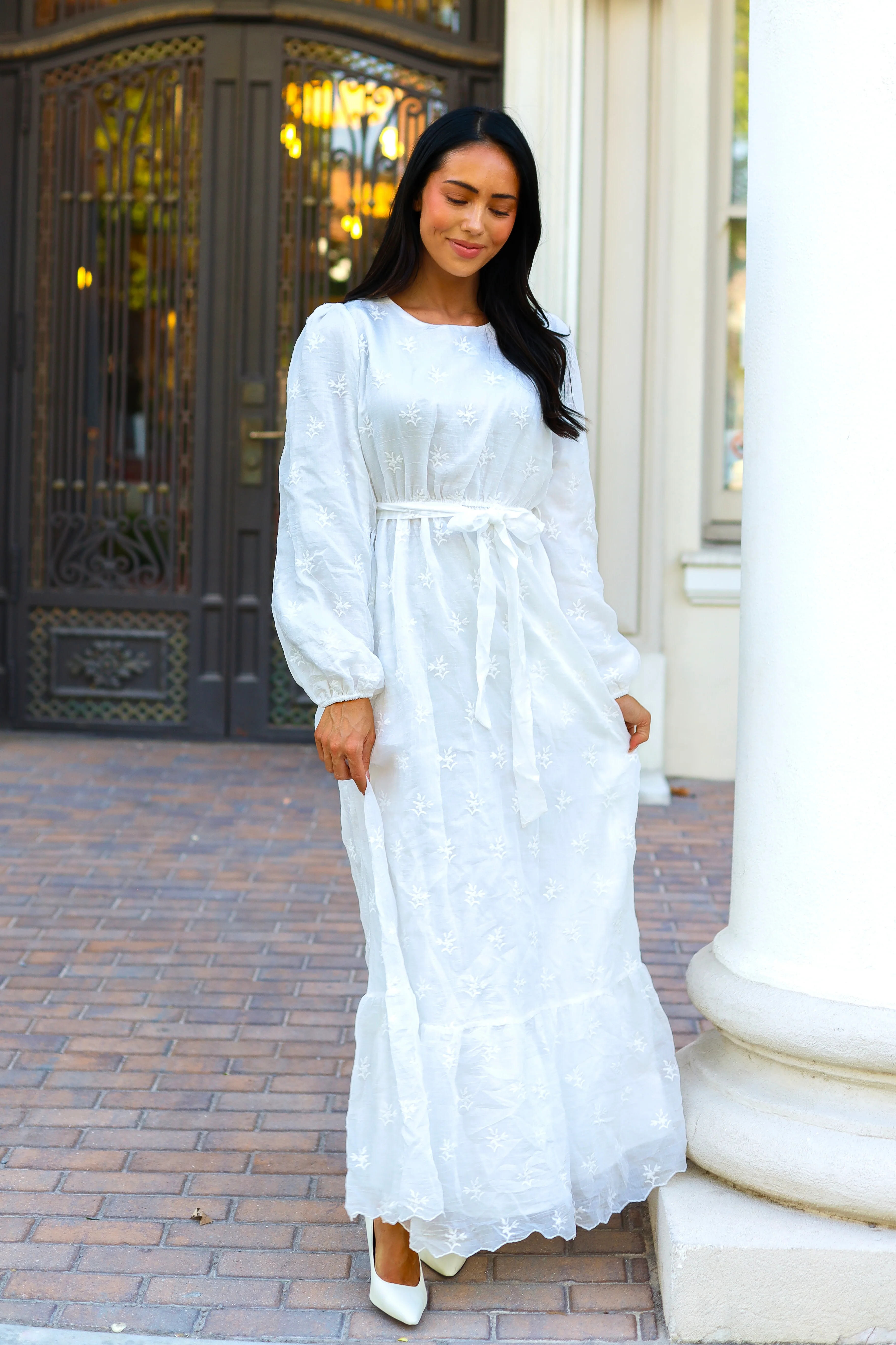 The Isleah Ivory Dresses - XNAUWBI