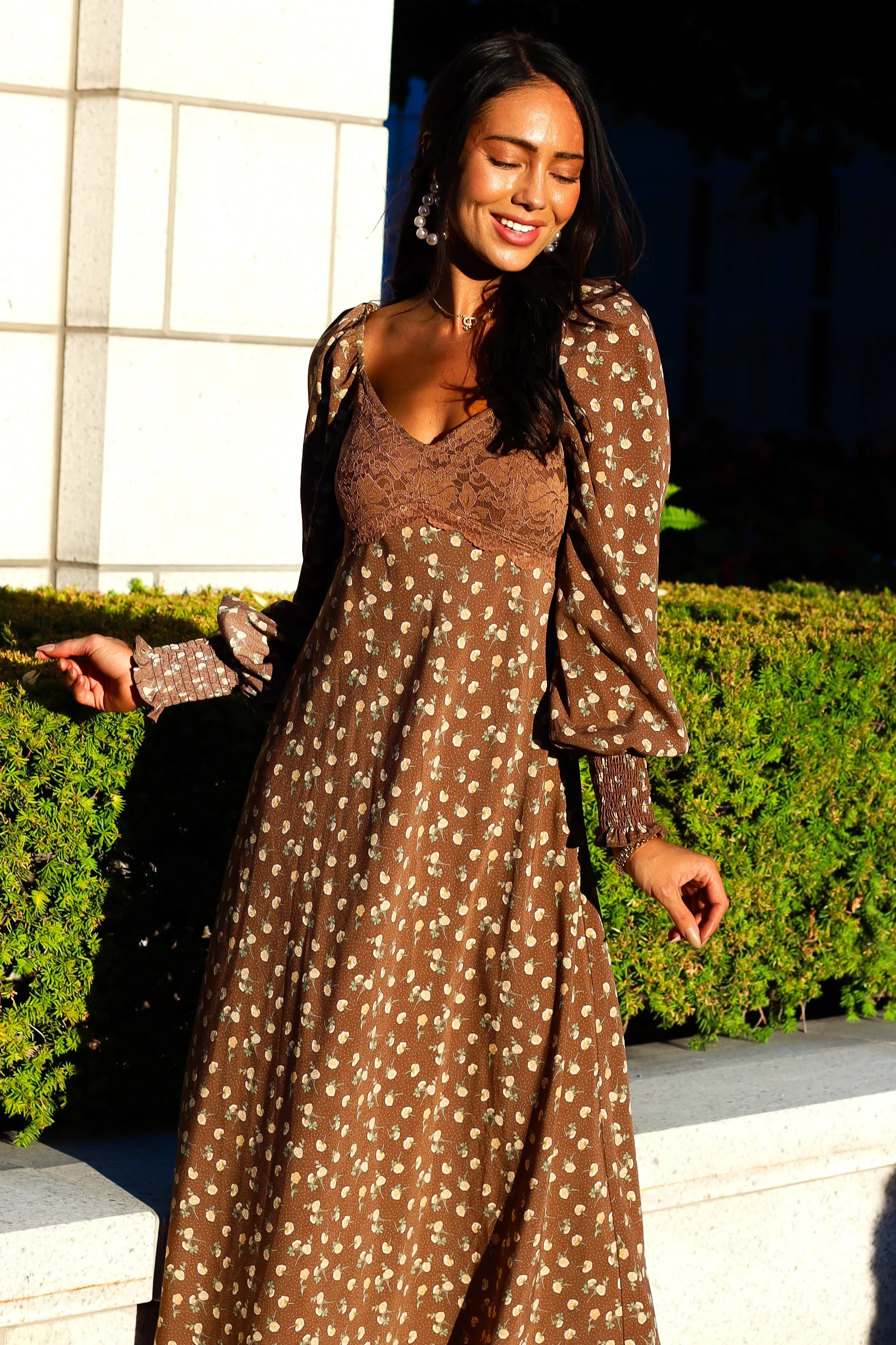The Jenelle Mocha Mousse Floral Dresses - XNAUWBI