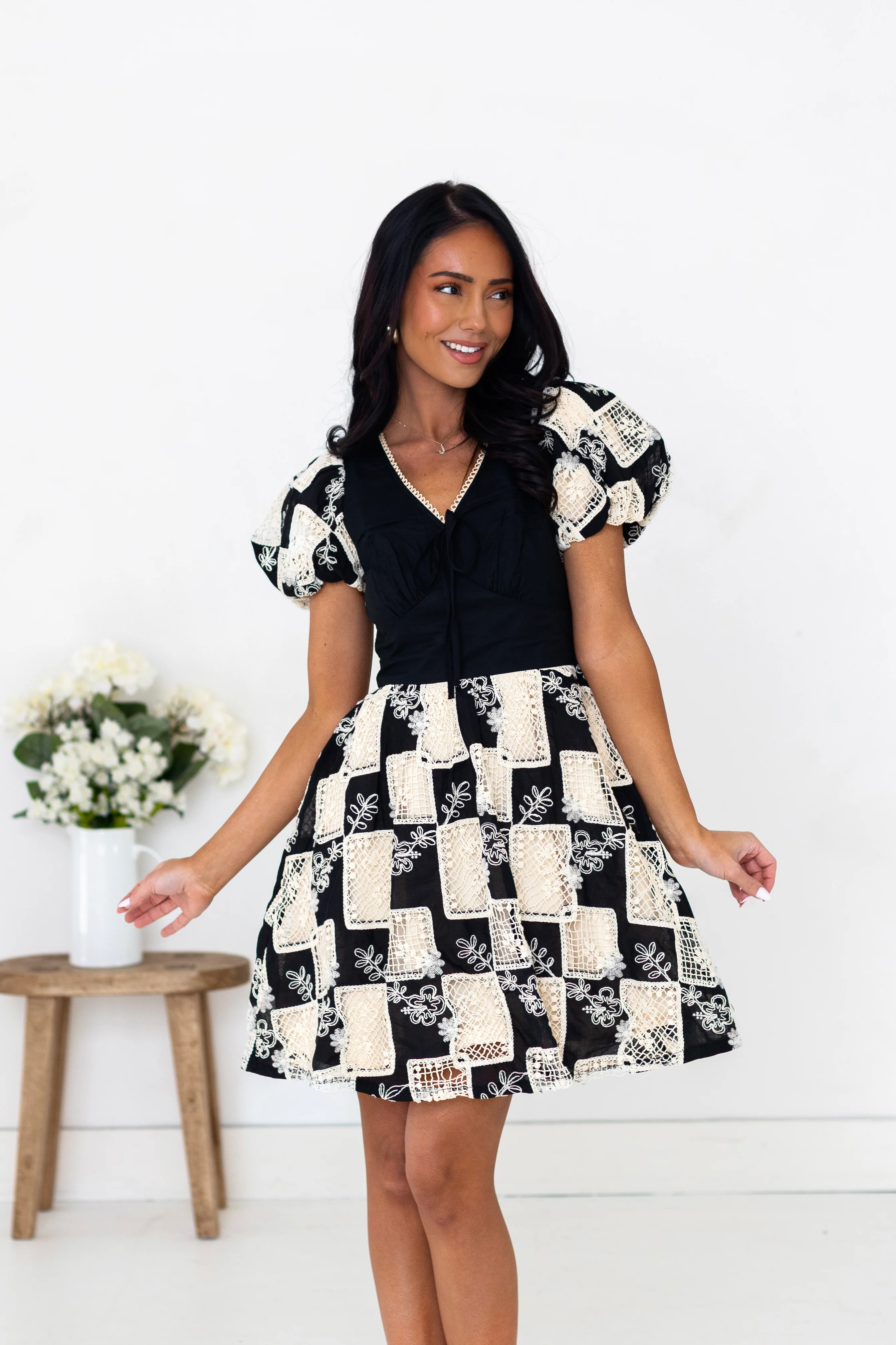 The Illary Black/Cream Dresses - XNAUWBI