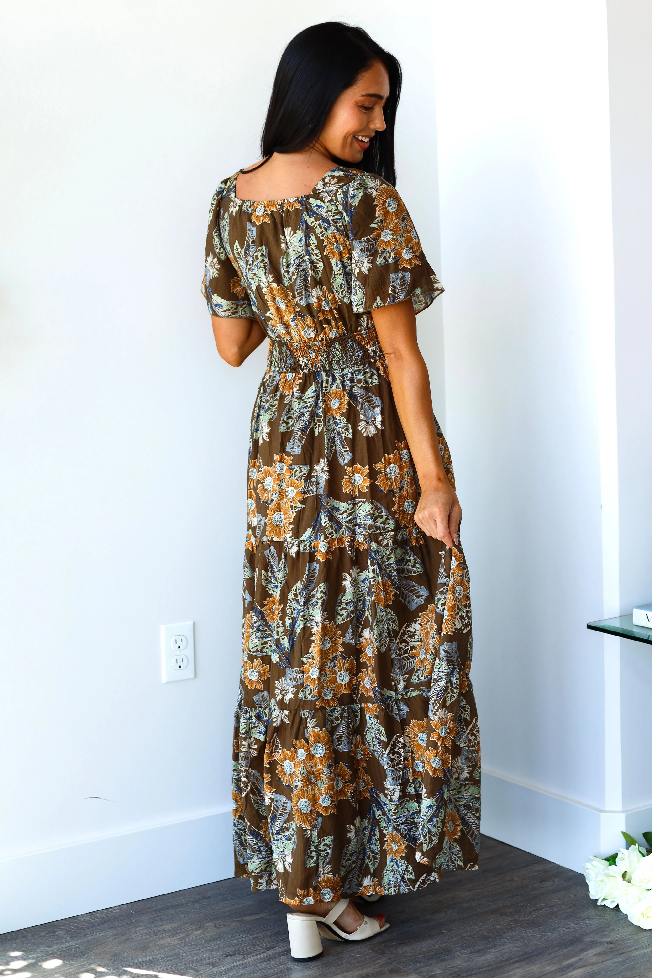 The Shay Golden Fawn Dresses - XNAUWBI