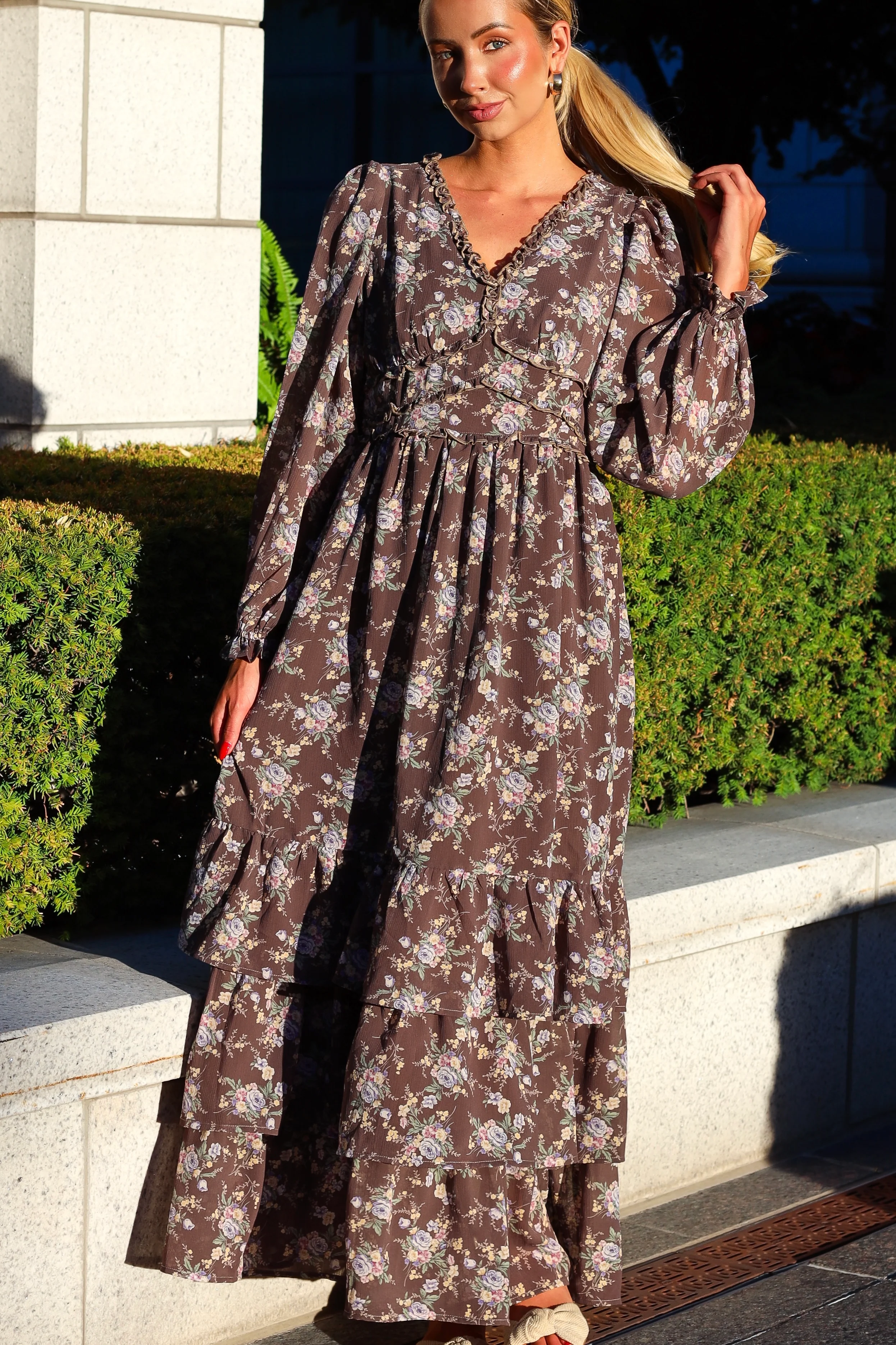The Flourish Mocha Mousse Floral Dresses - XNAUWBI