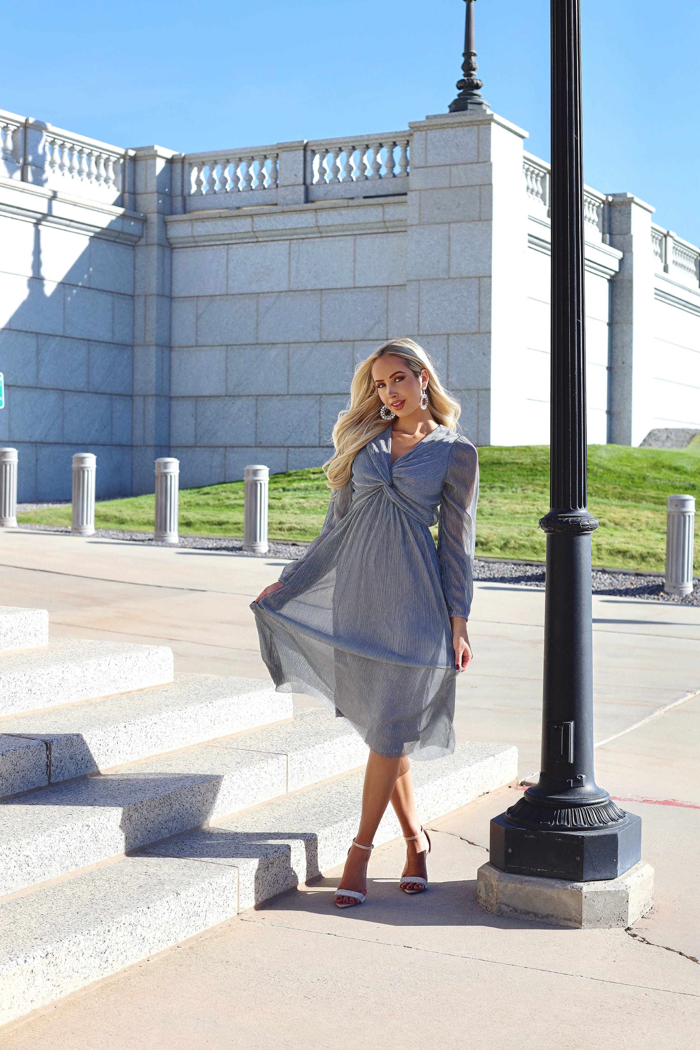 The Haisley Metallic Silver Dresses - XNAUWBI