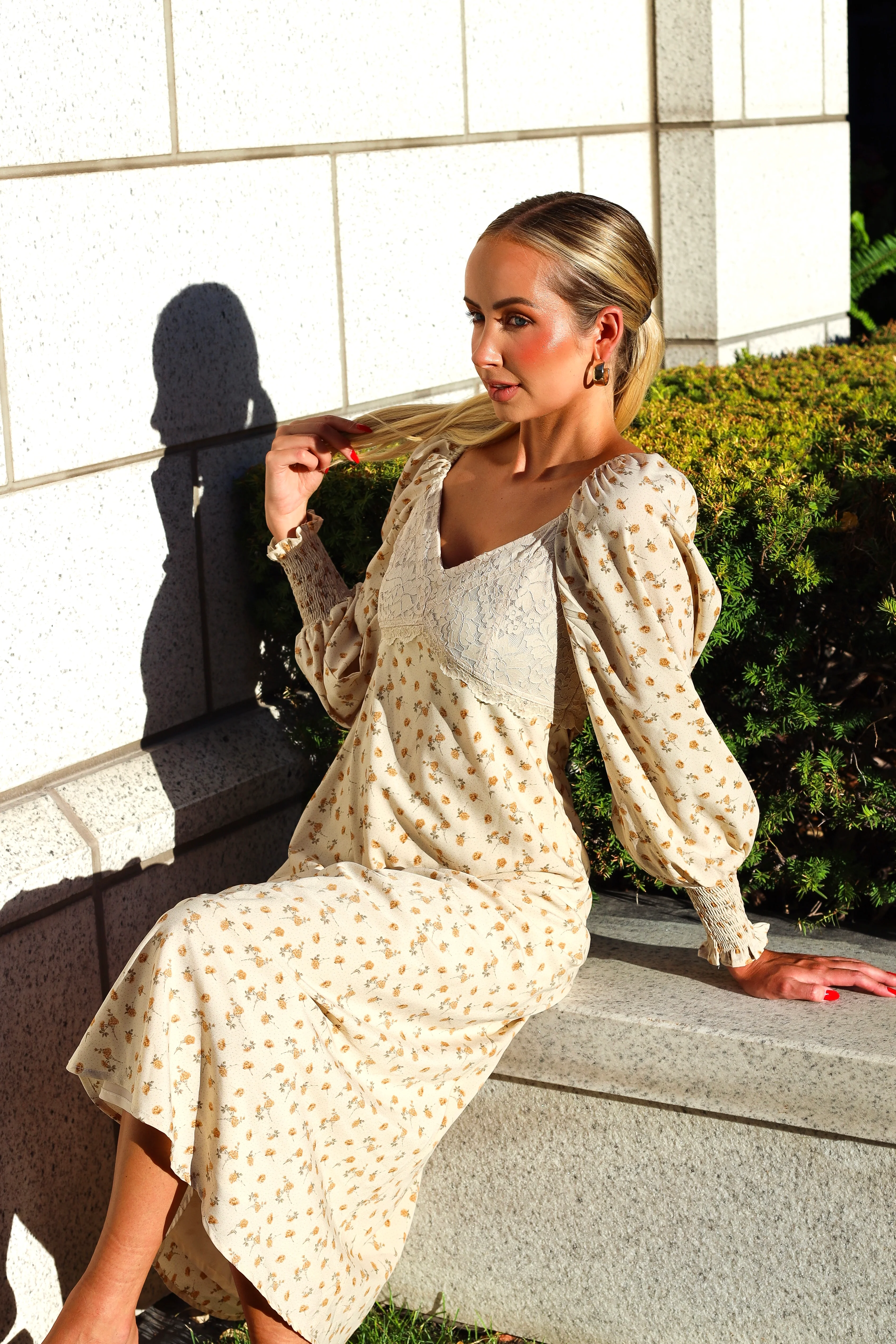 The Jenelle Vintage Cream Floral Dresses - XNAUWBI