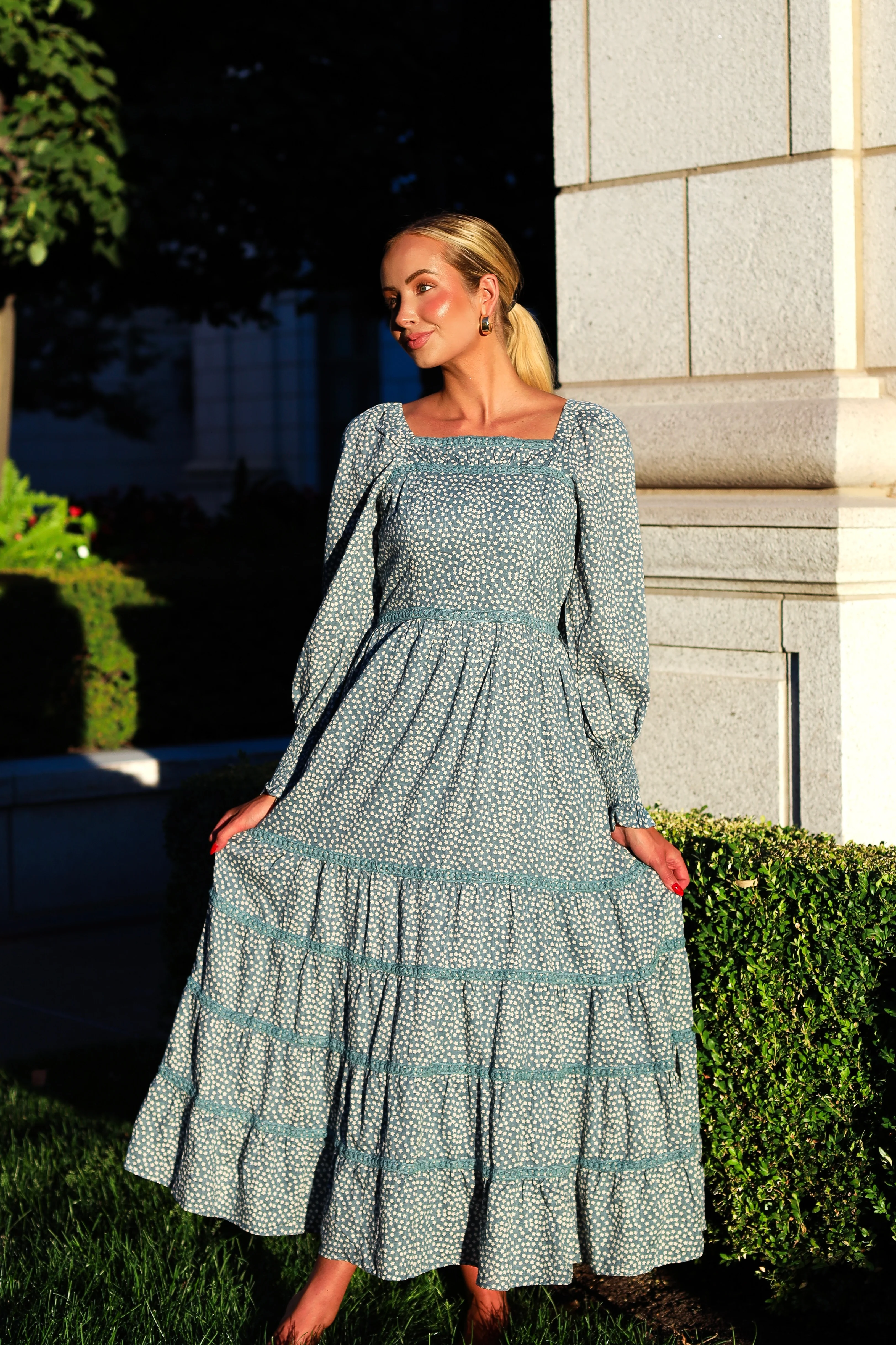 The Tabathia Dusty Blue/White Lace Trim Dresses - XNAUWBI