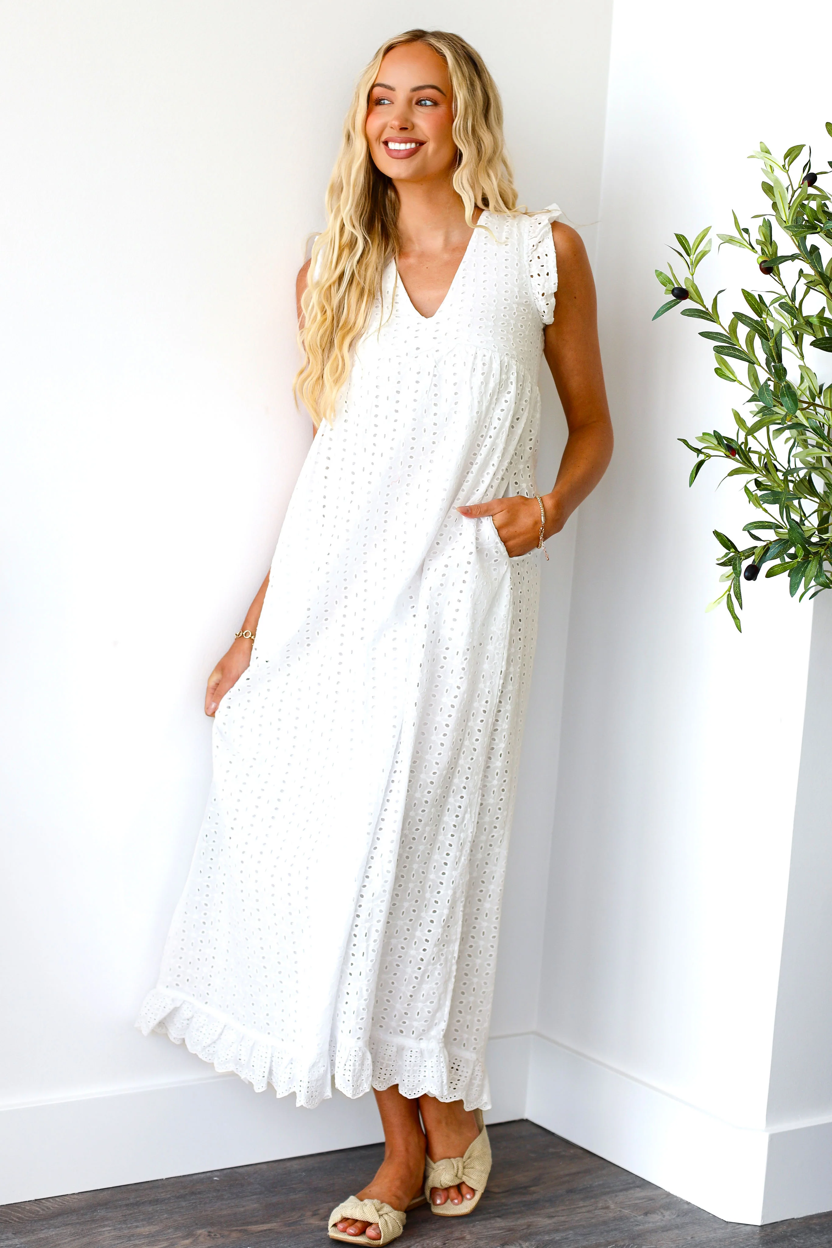 The Dutton White Dresses - XNAUWBI
